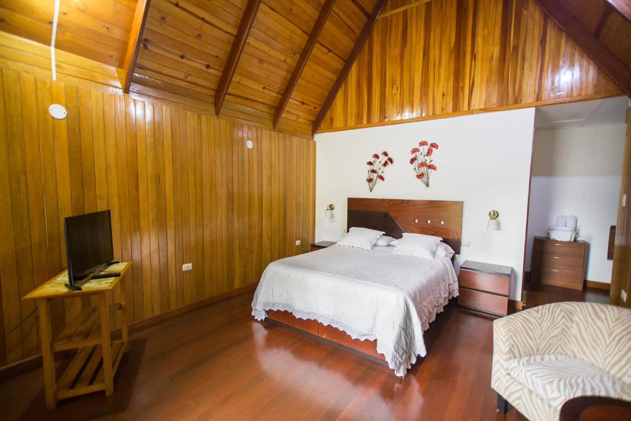 Photo of the whole room, Bed in Cemayu Lodge