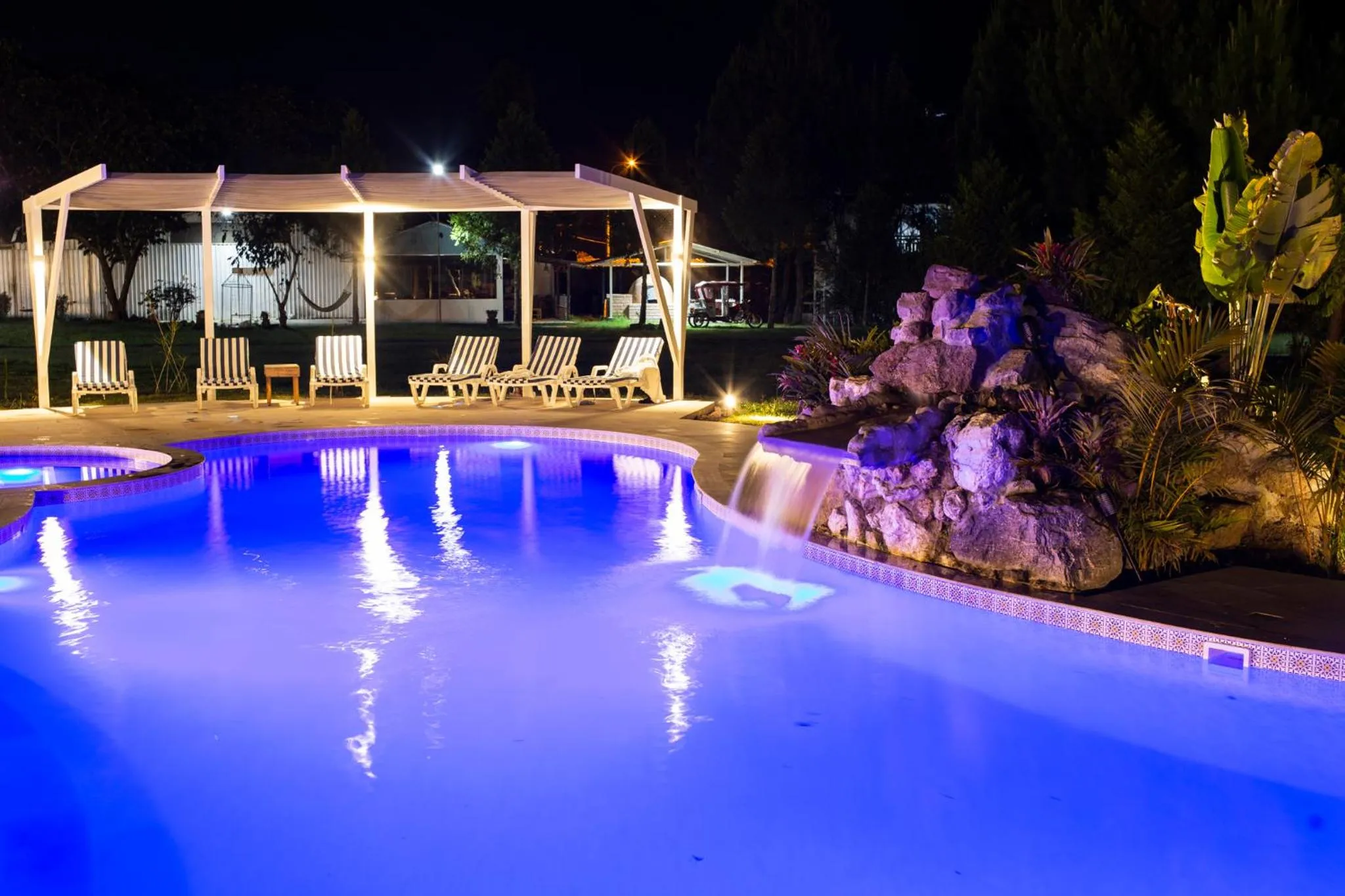 Swimming pool in Cemayu Lodge