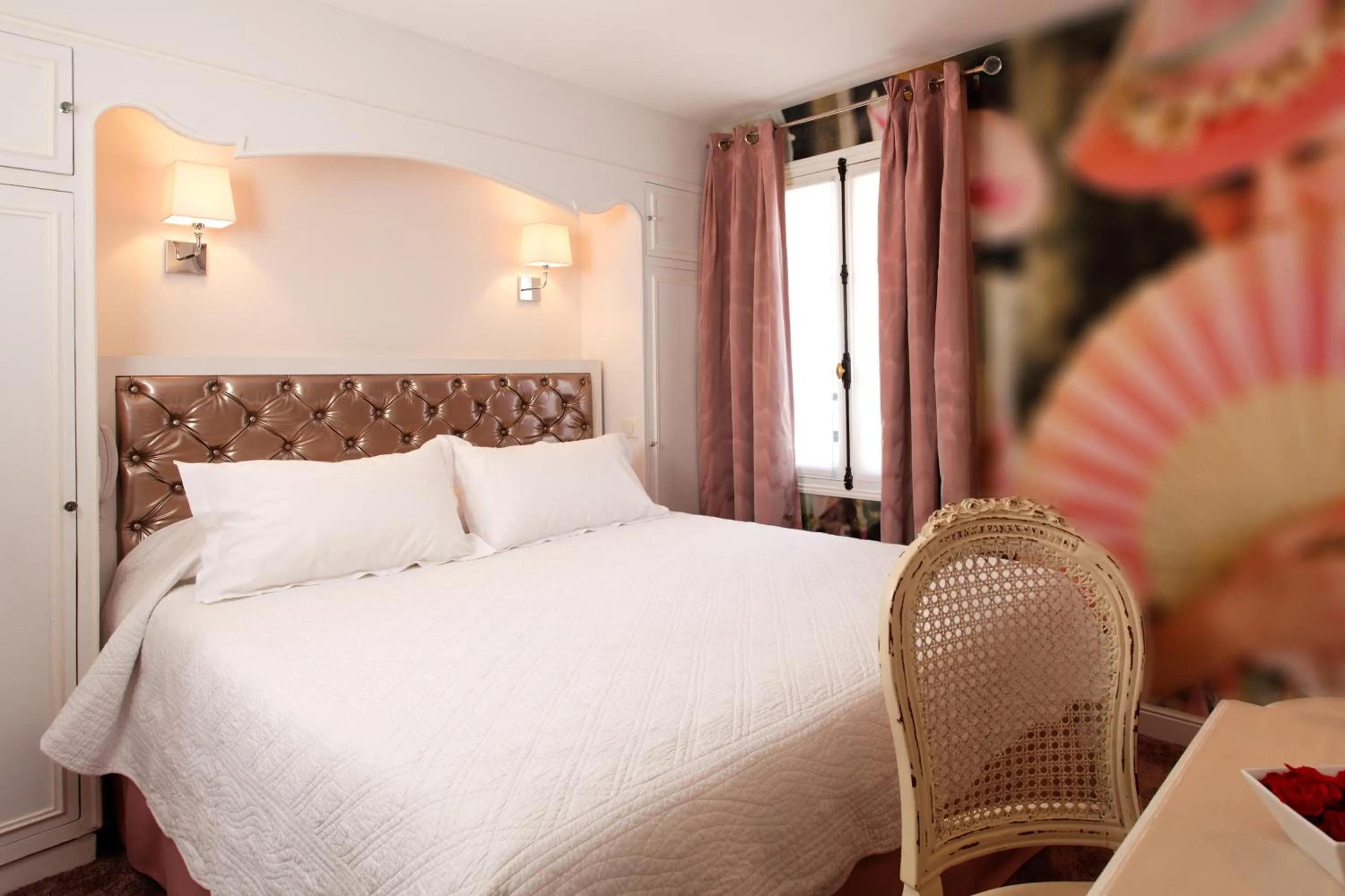 Bedroom, Bed in Petit Madeleine Hôtel