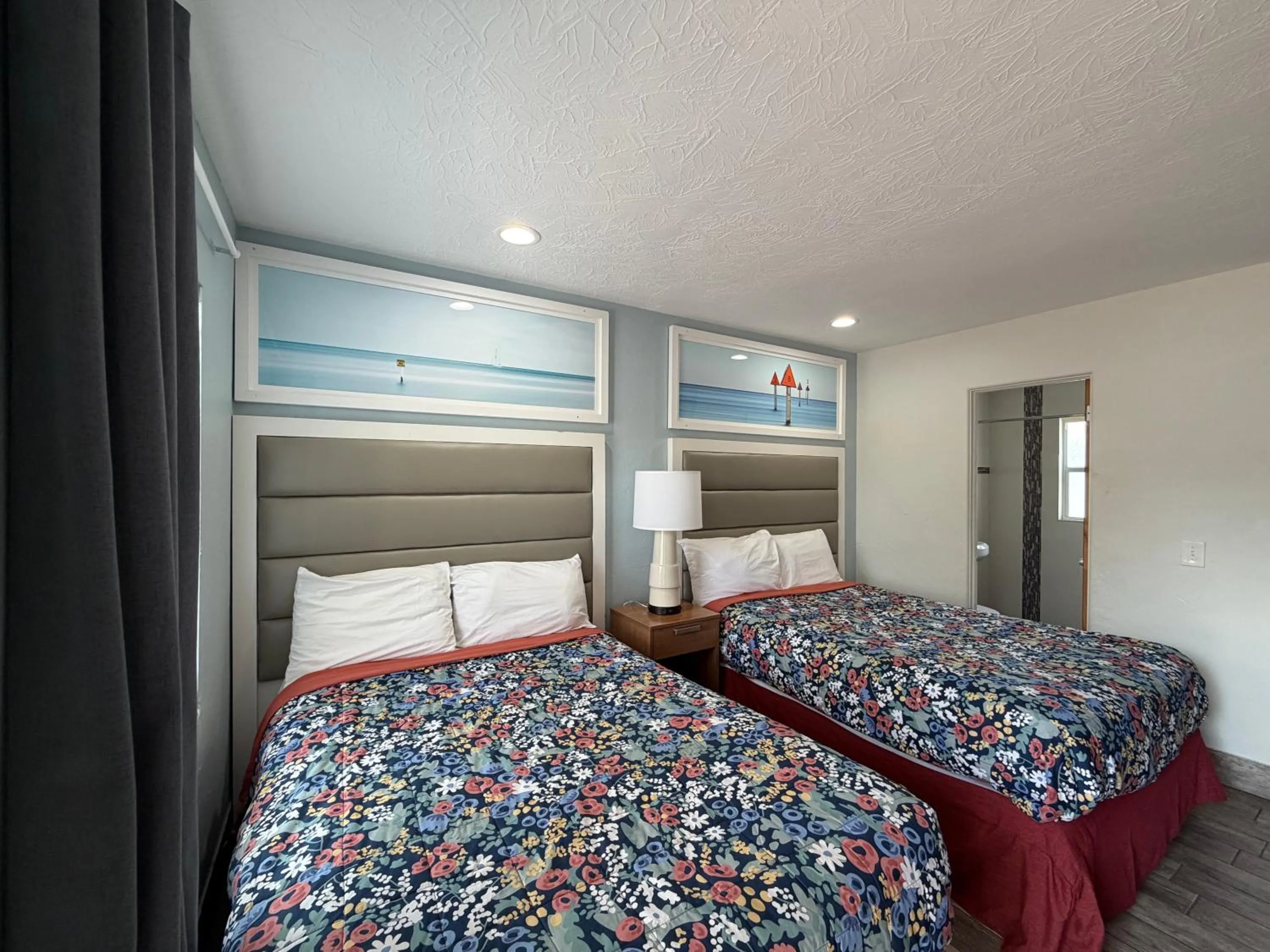 Bedroom, Bed in Siesta Inn Sarasota - Indian Beach