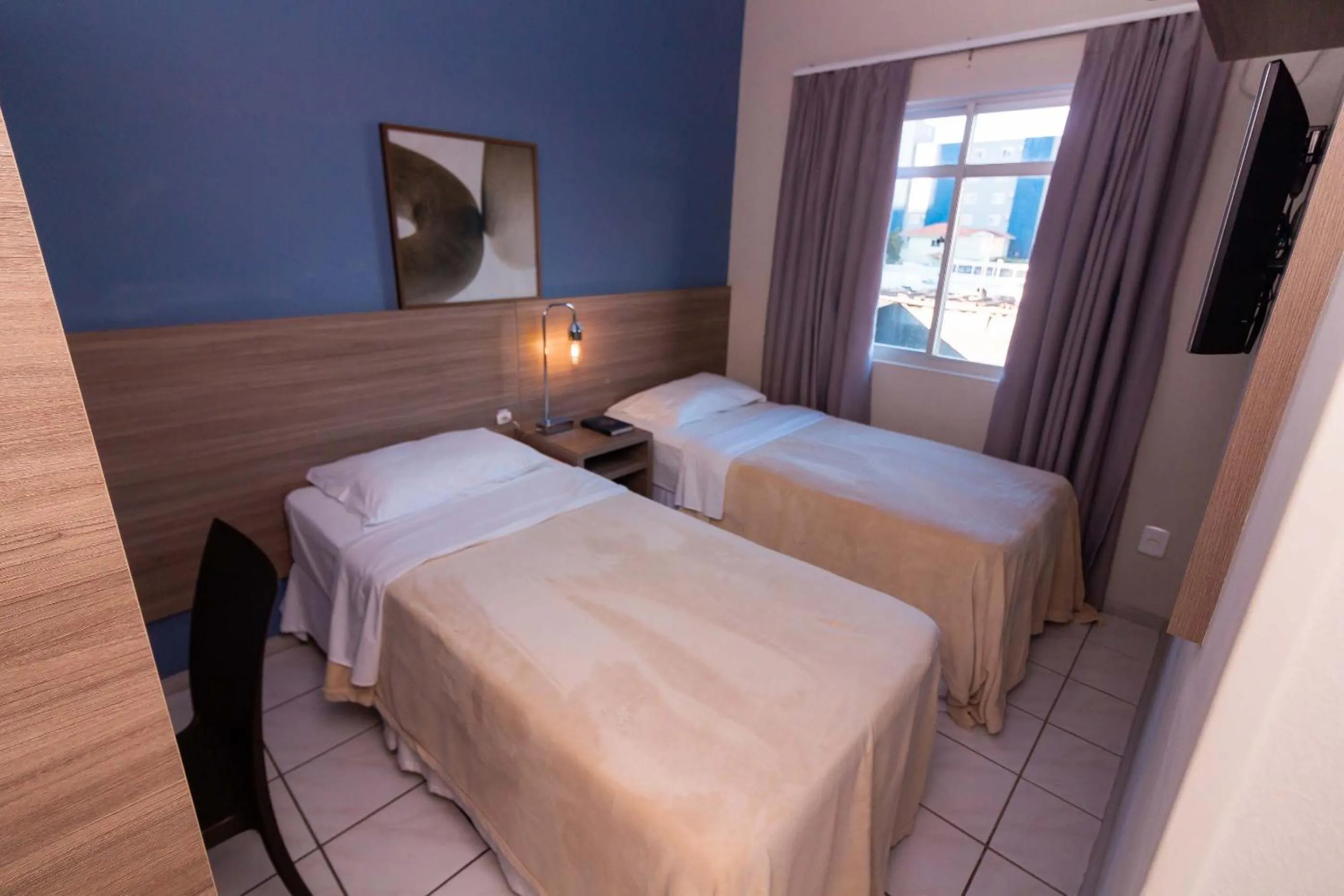 Photo of the whole room, Bed in Kennedy Slim Hotel