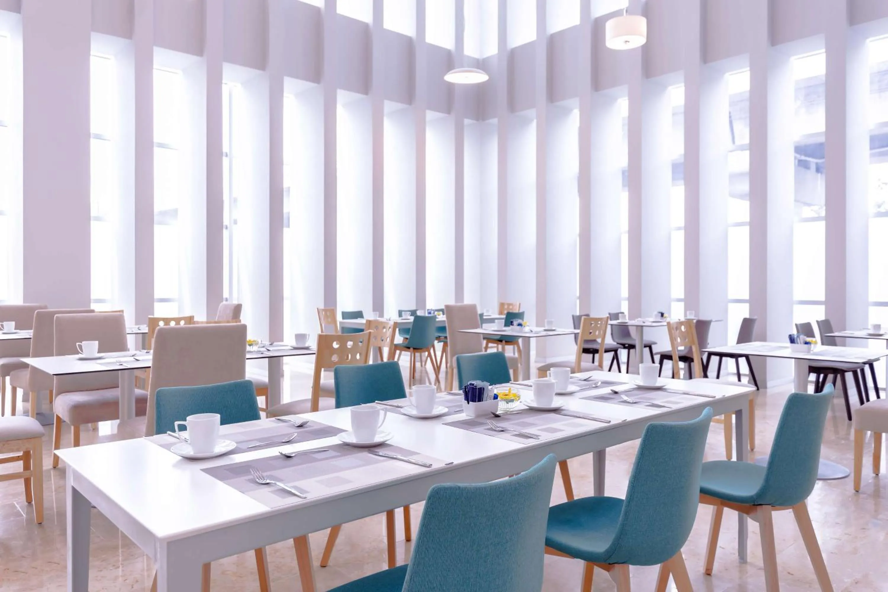 Restaurant/places to eat in NH Puebla FINSA