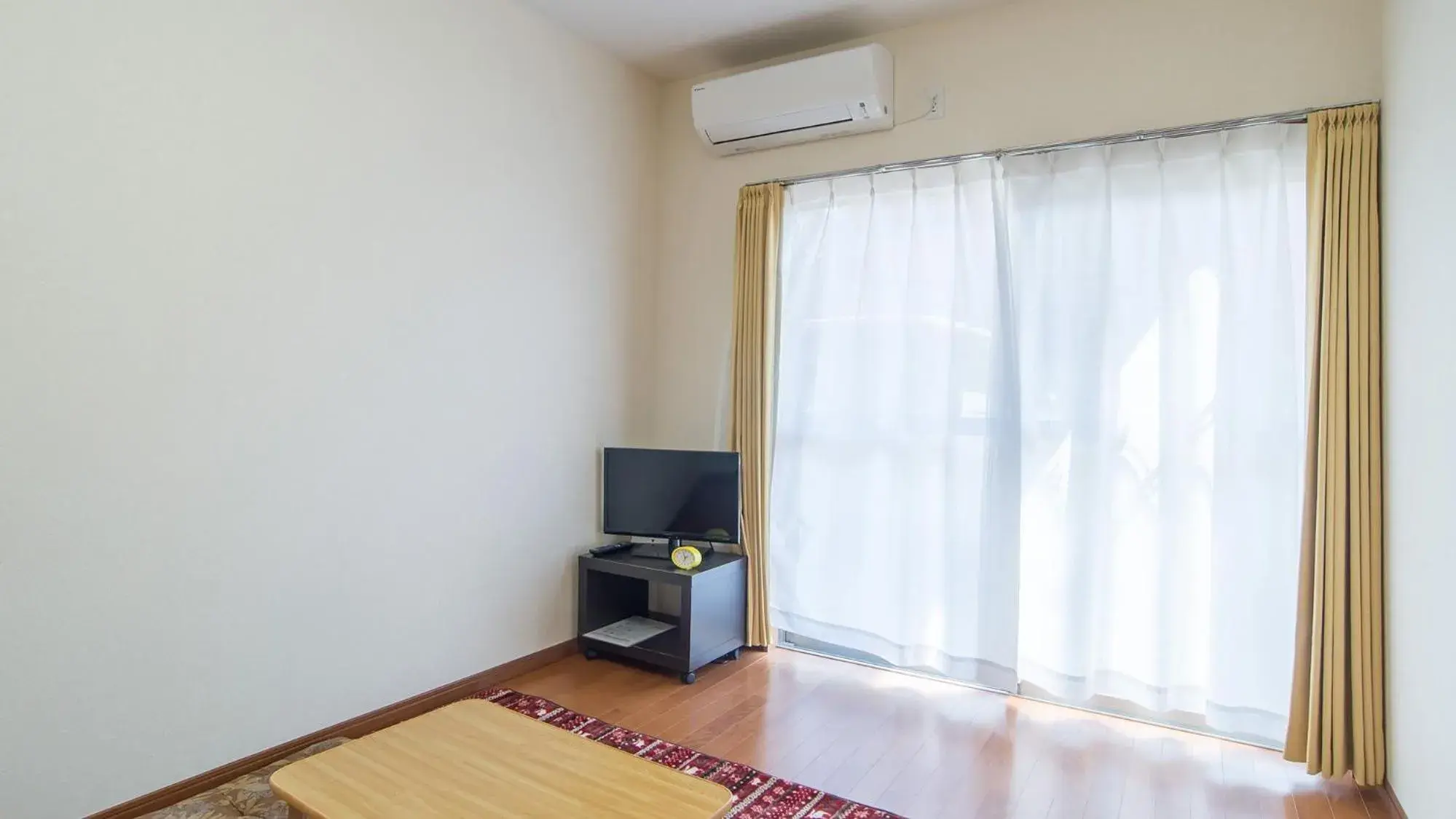 Quadruple Room - single occupancy in Kenrokuen Inn Quadruple Room - single occupancy in Kenrokuen Inn