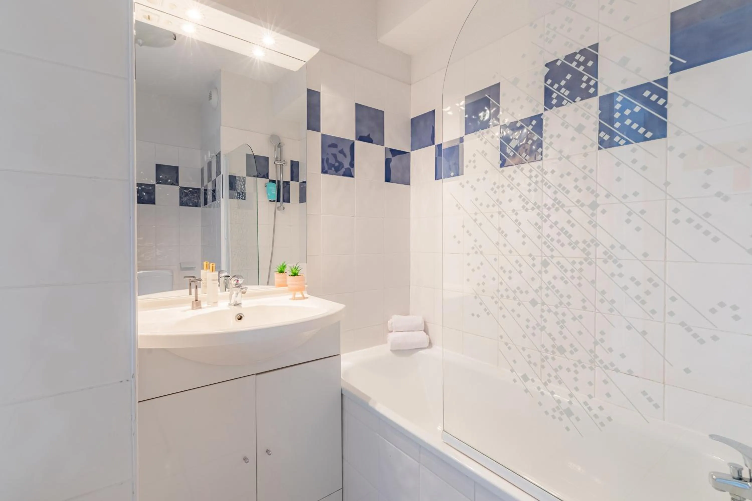 Bathroom in Appart'City Classic Toulouse Tournefeuille