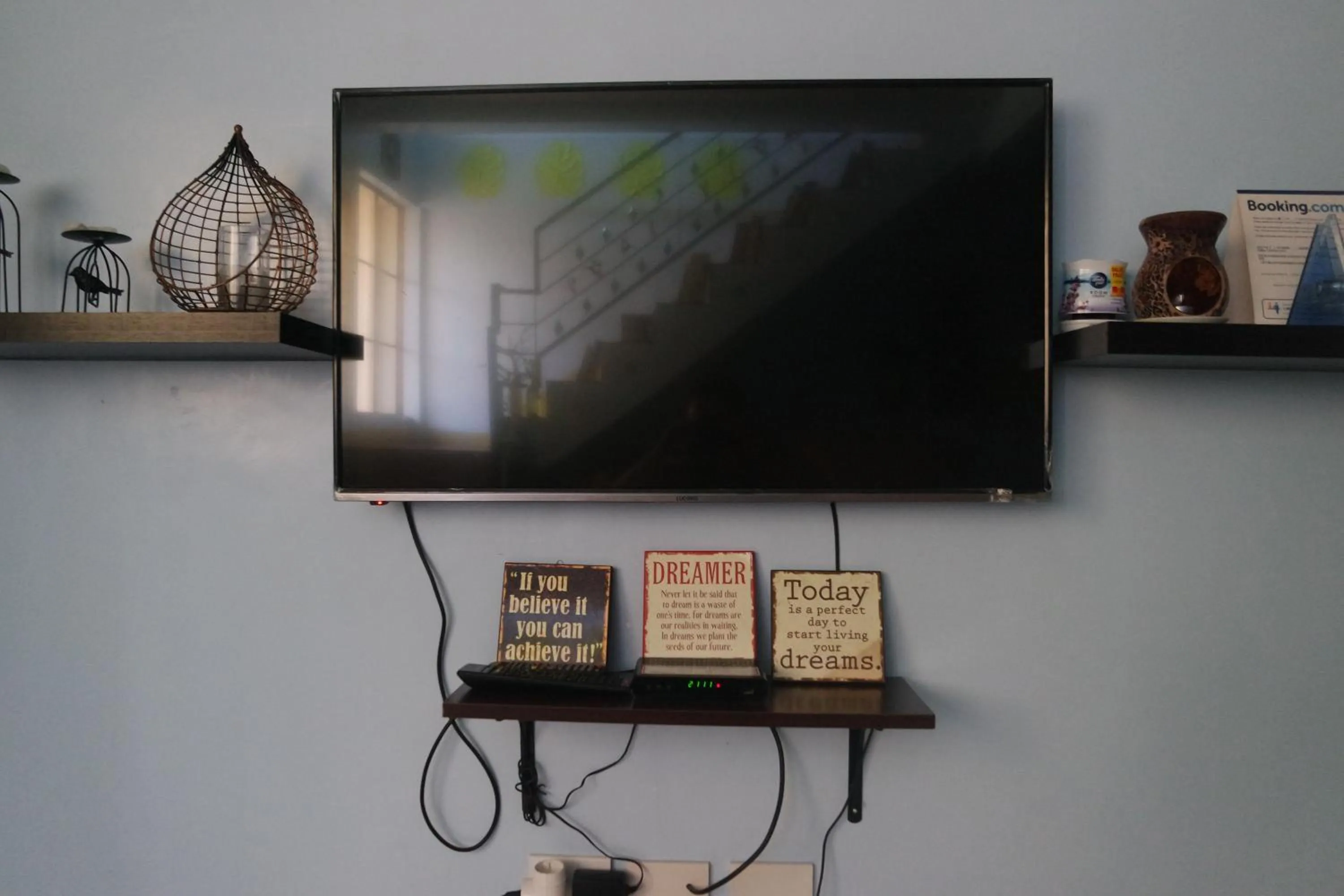 TV and multimedia in Yoo C Apartment