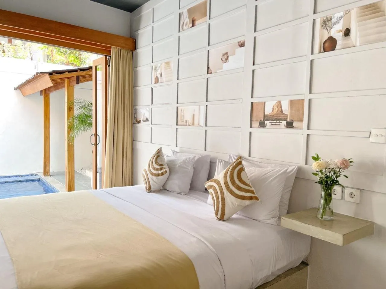 Bed in Apple Villa & Suite Seminyak