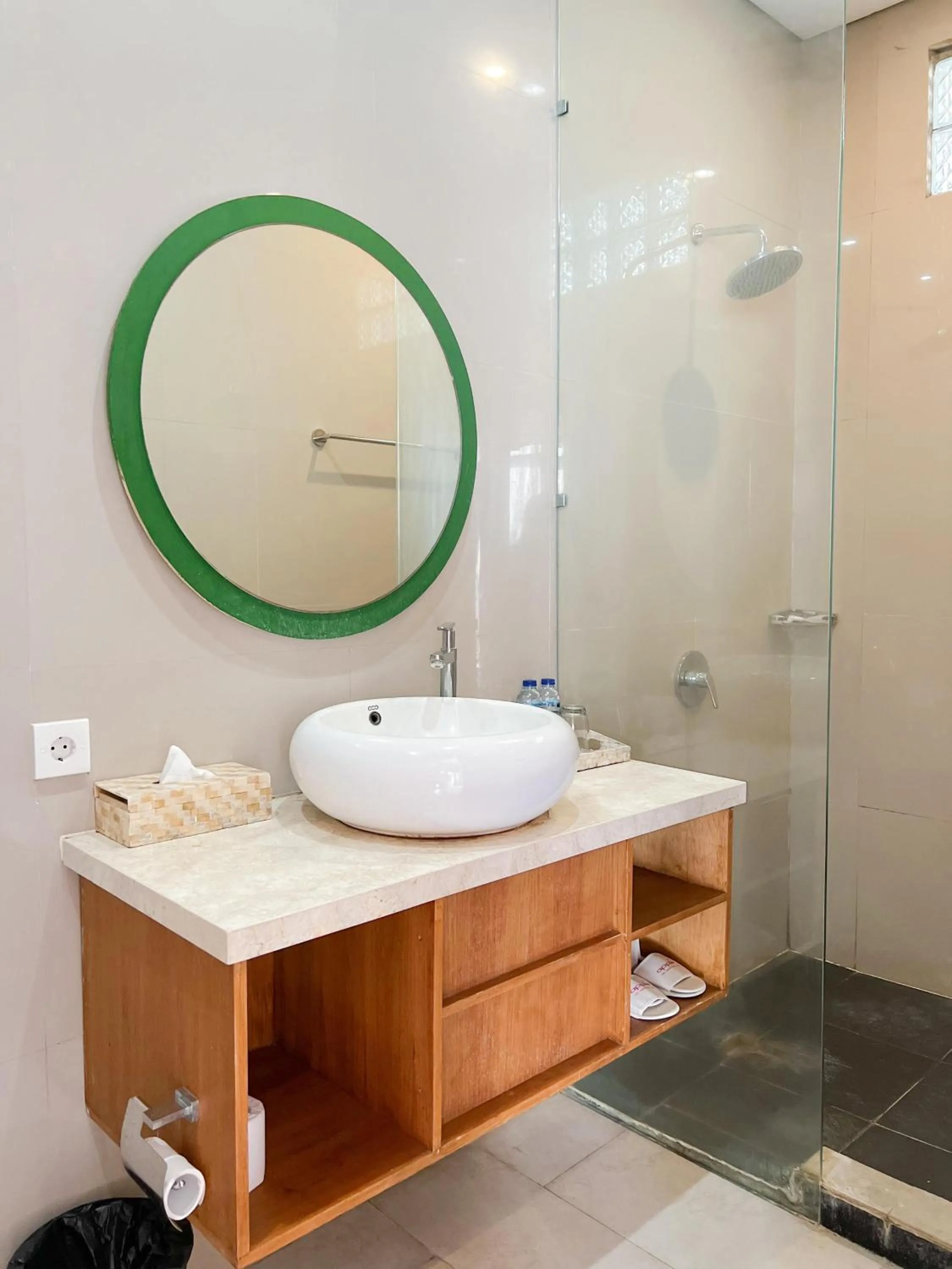 Shower in Apple Villa & Suite Seminyak