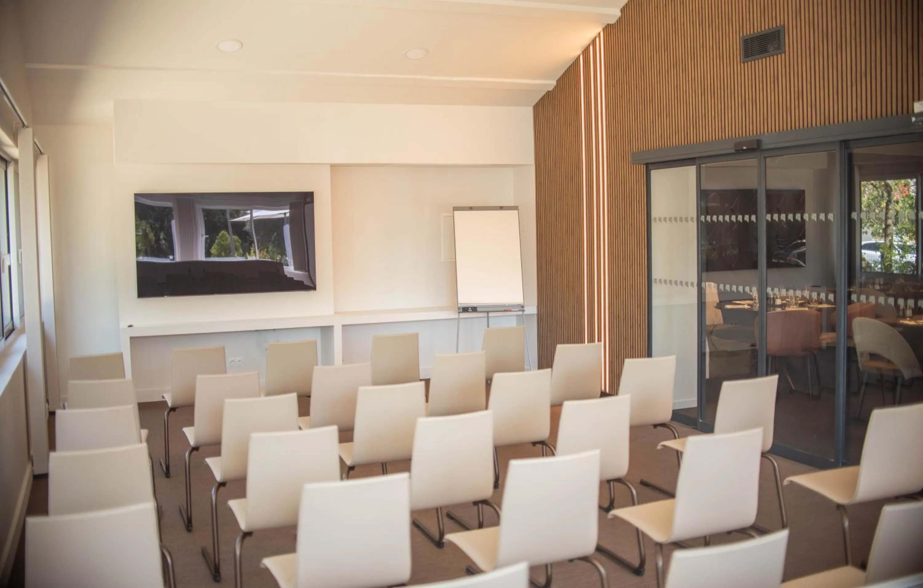 Communal lounge/ TV room in Hotel du Parc Euromédecine by AKENA