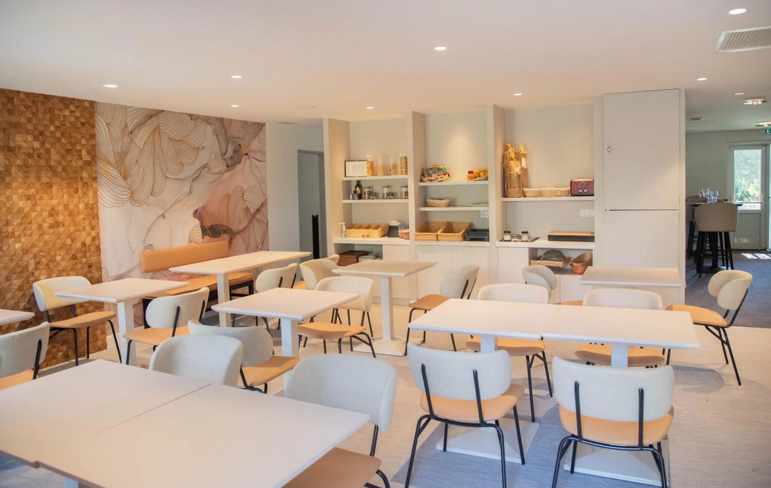 Breakfast in Hotel du Parc Euromédecine by AKENA