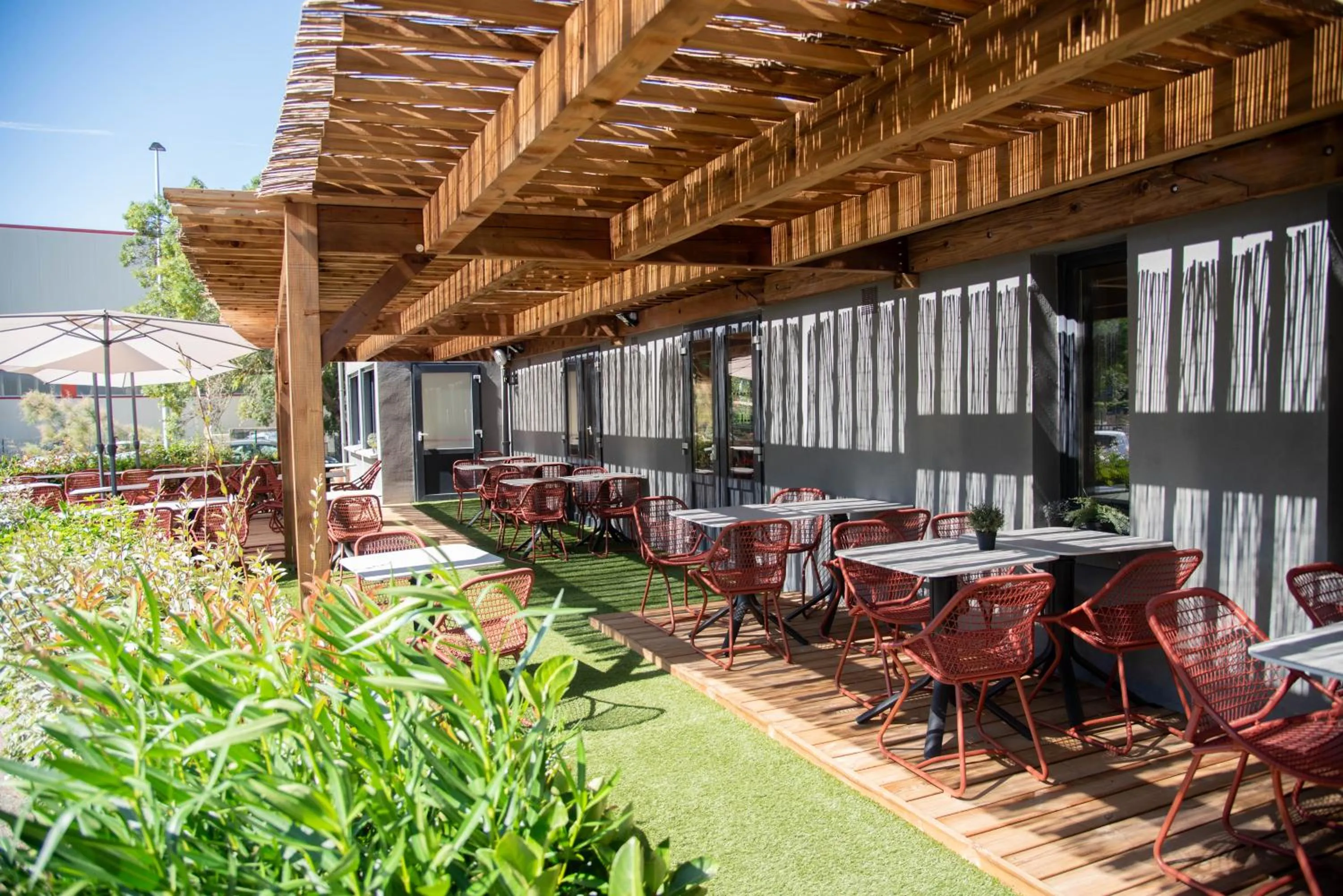 Patio in Hotel du Parc Euromédecine by AKENA