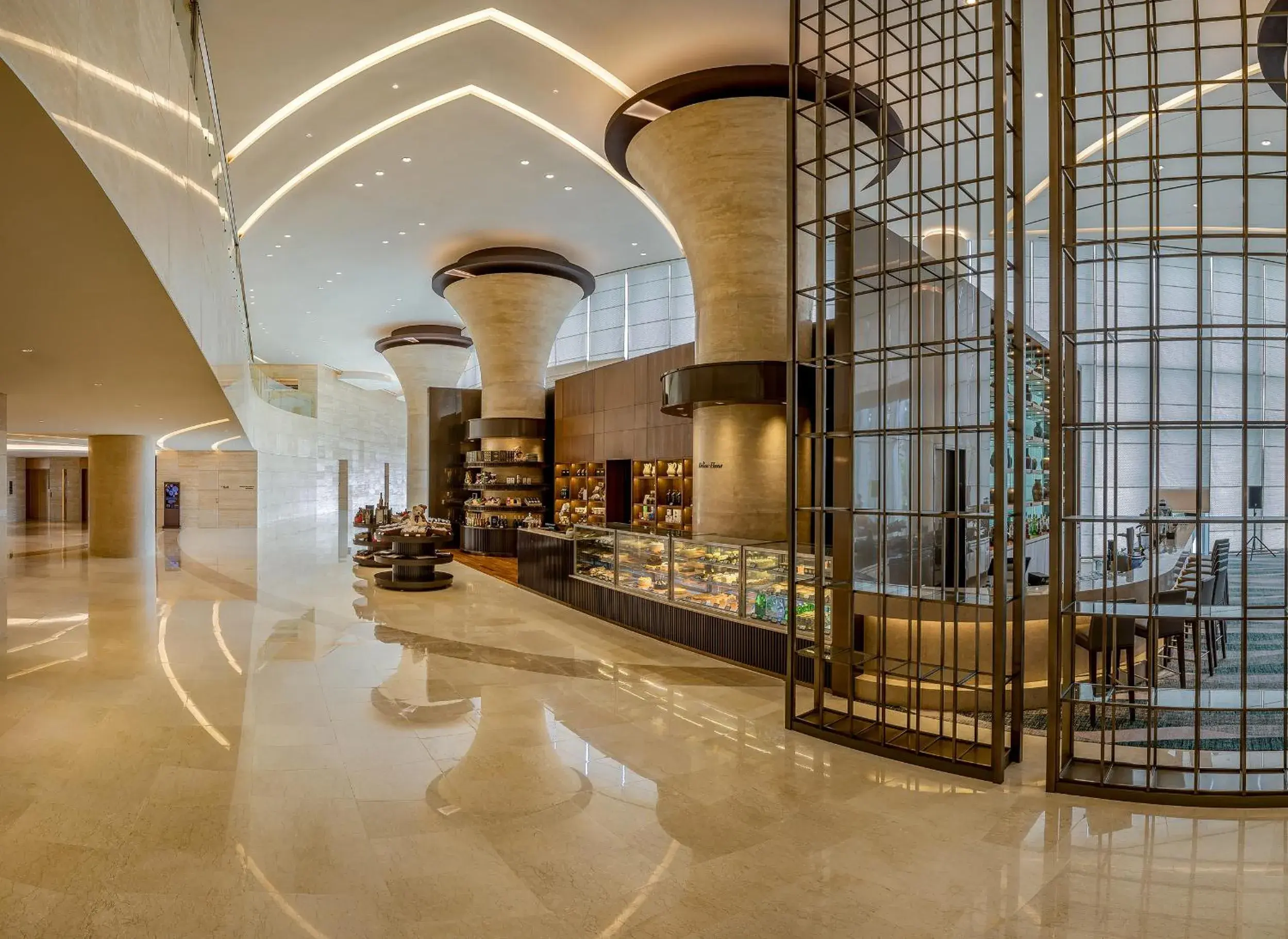 Restaurant/places to eat in LOTTE Hotel Yangon Restaurant/places to eat in LOTTE Hotel Yangon