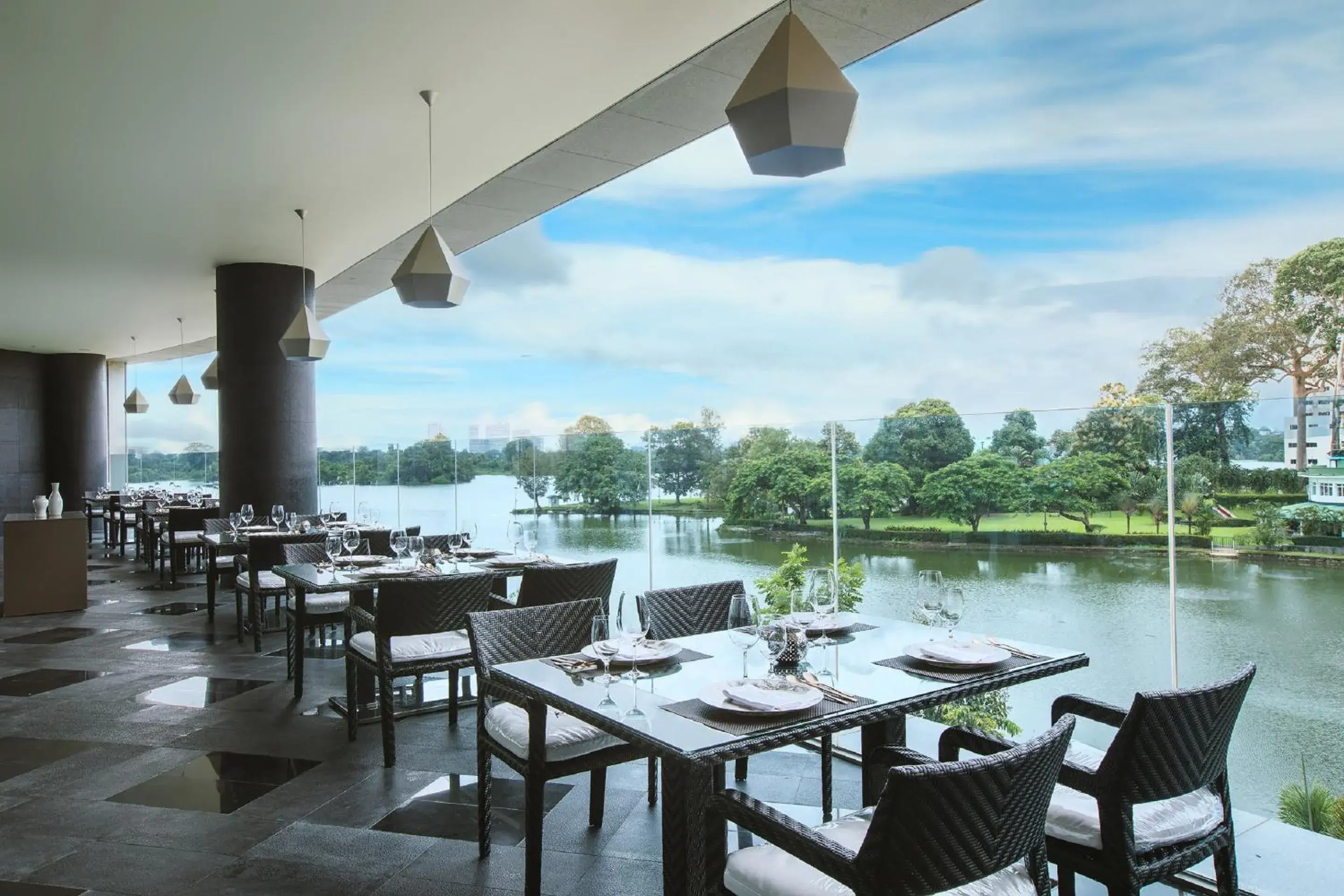 Restaurant/places to eat in LOTTE Hotel Yangon Restaurant/places to eat in LOTTE Hotel Yangon