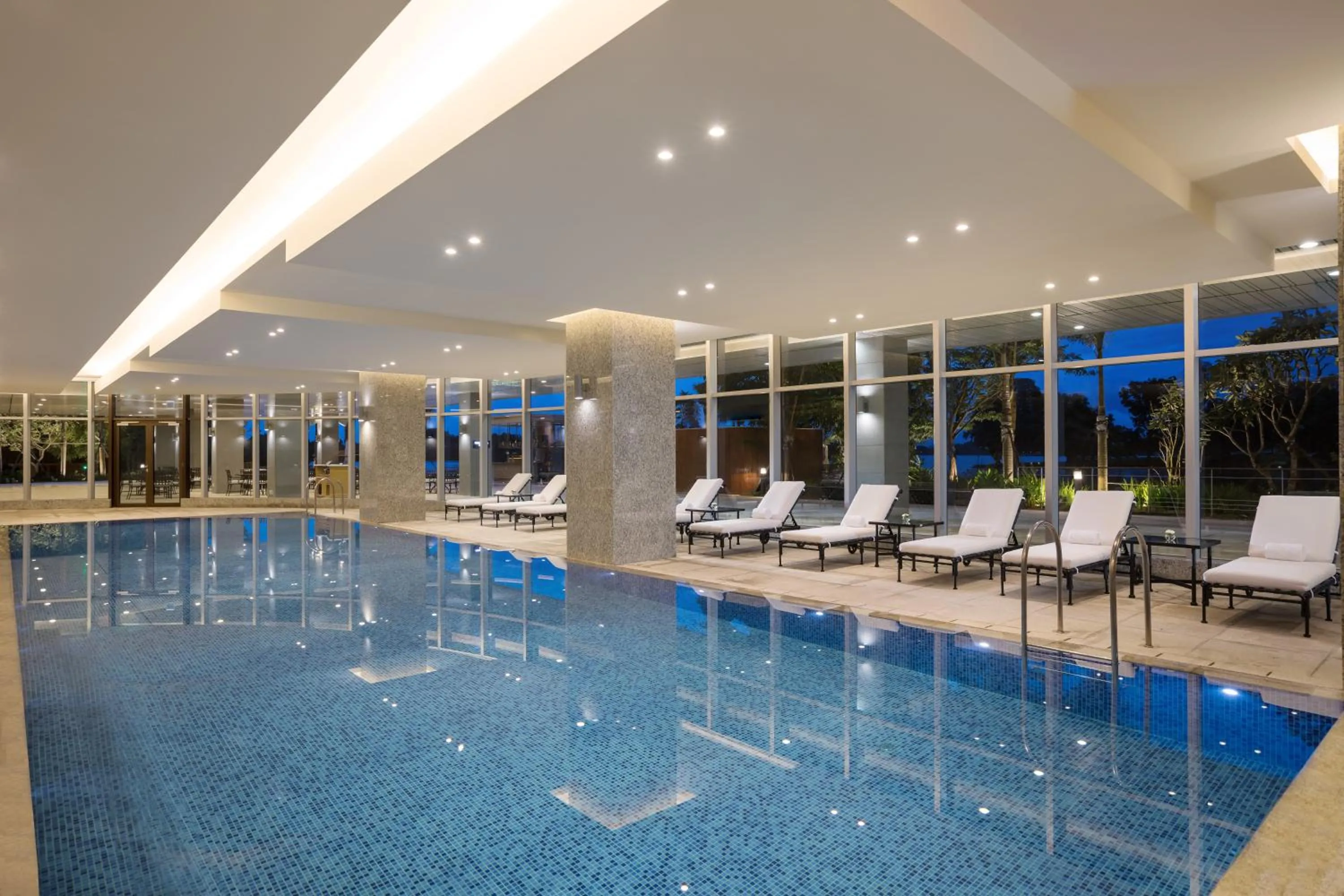 Swimming pool in LOTTE Hotel Yangon