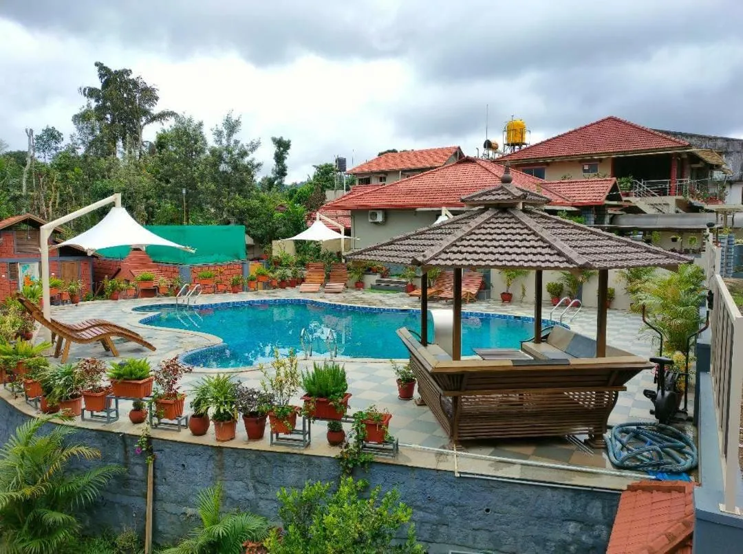 Srinikethana Home Stay with Swimming Pool