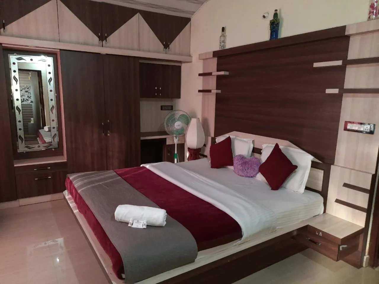 Deluxe Family Suite in Srinikethana Home Stay with Swimming Pool