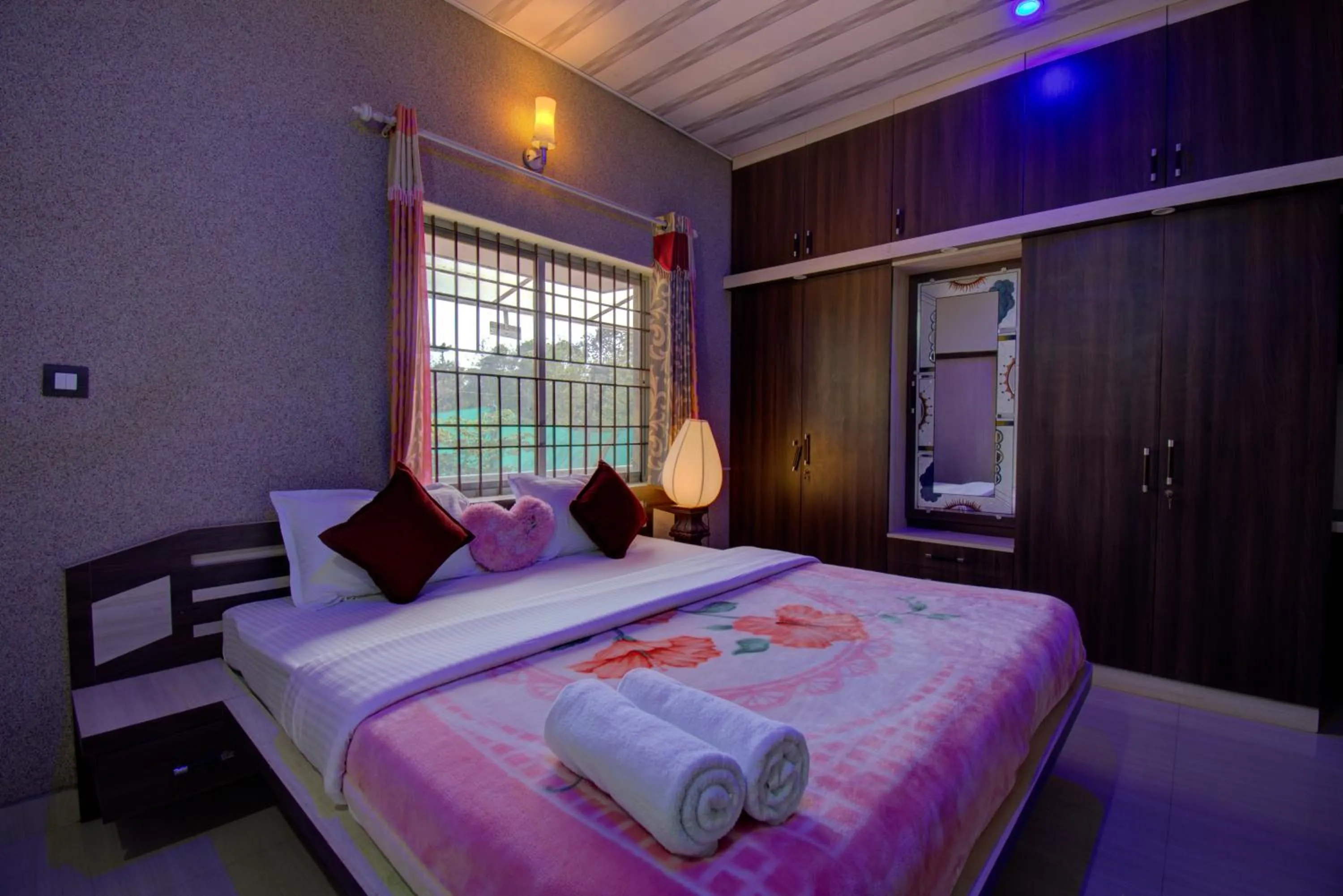 Deluxe Double Room in Srinikethana Home Stay with Swimming Pool