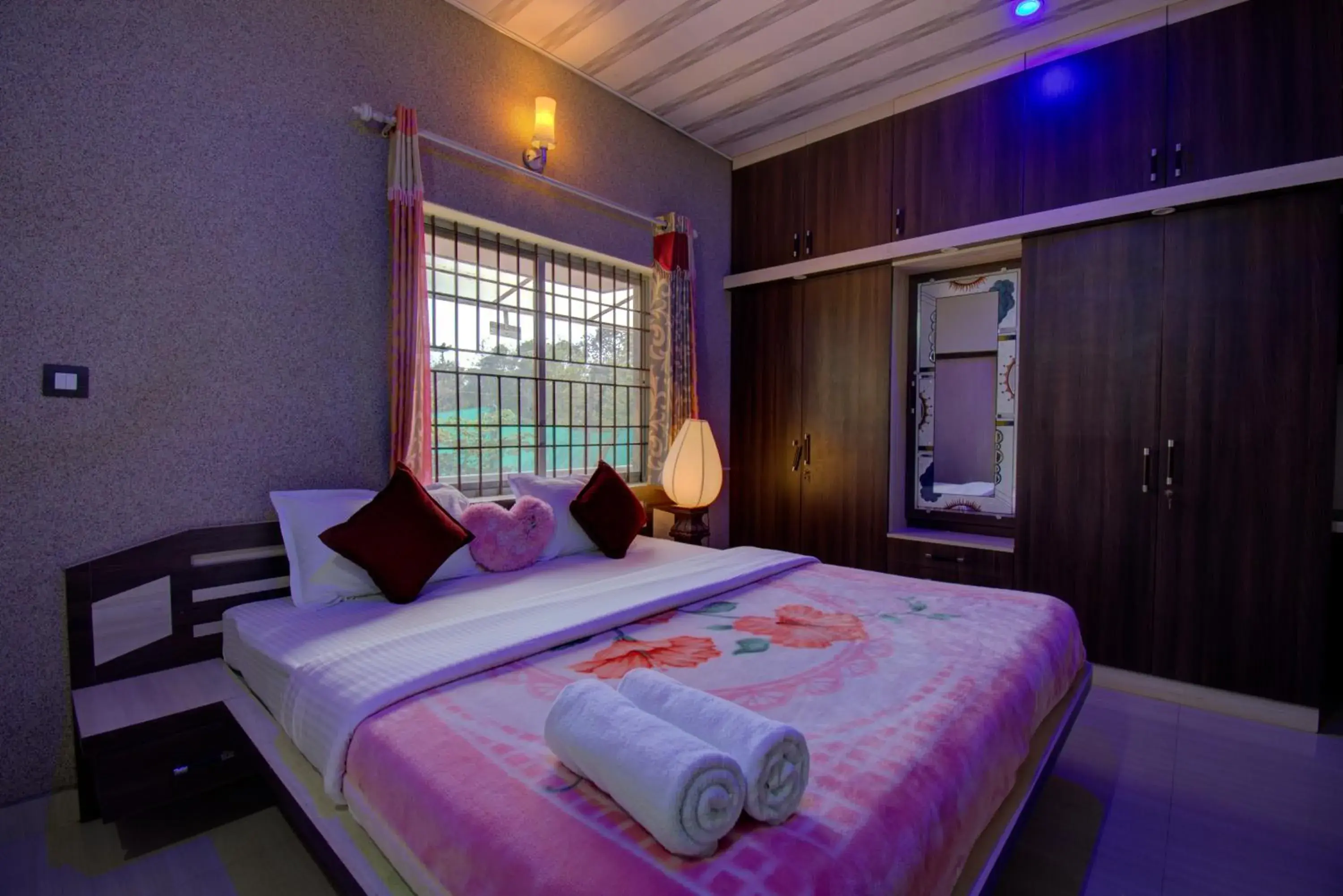 Deluxe Double Room in Srinikethana Home Stay with Swimming Pool Deluxe Double Room in Srinikethana Home Stay with Swimming Pool