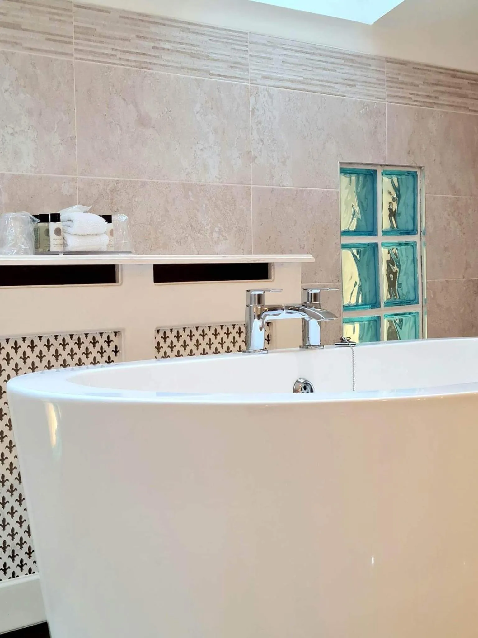 Bathroom in Mill Park Hotel