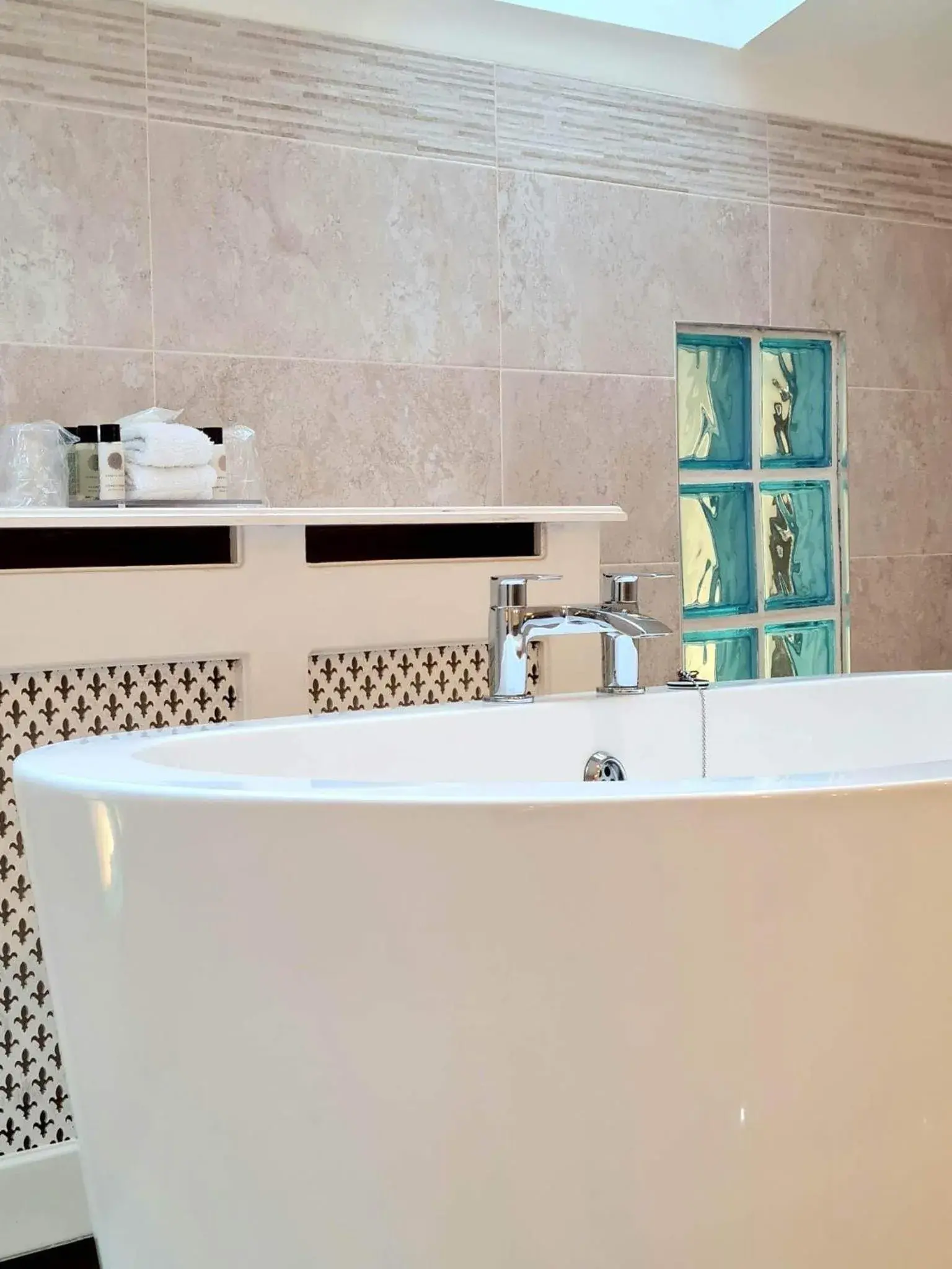 Bathroom in Mill Park Hotel Bathroom in Mill Park Hotel