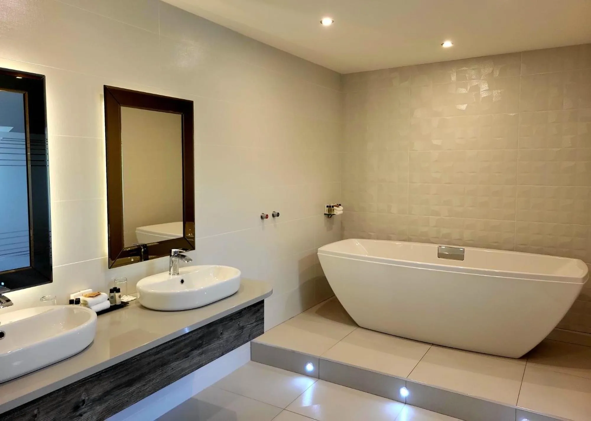 Bathroom in Mill Park Hotel