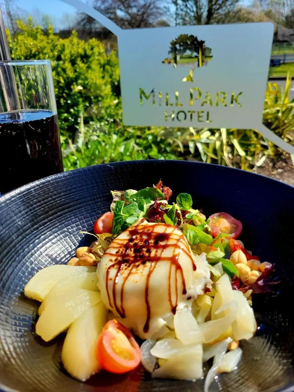 Restaurant/places to eat in Mill Park Hotel