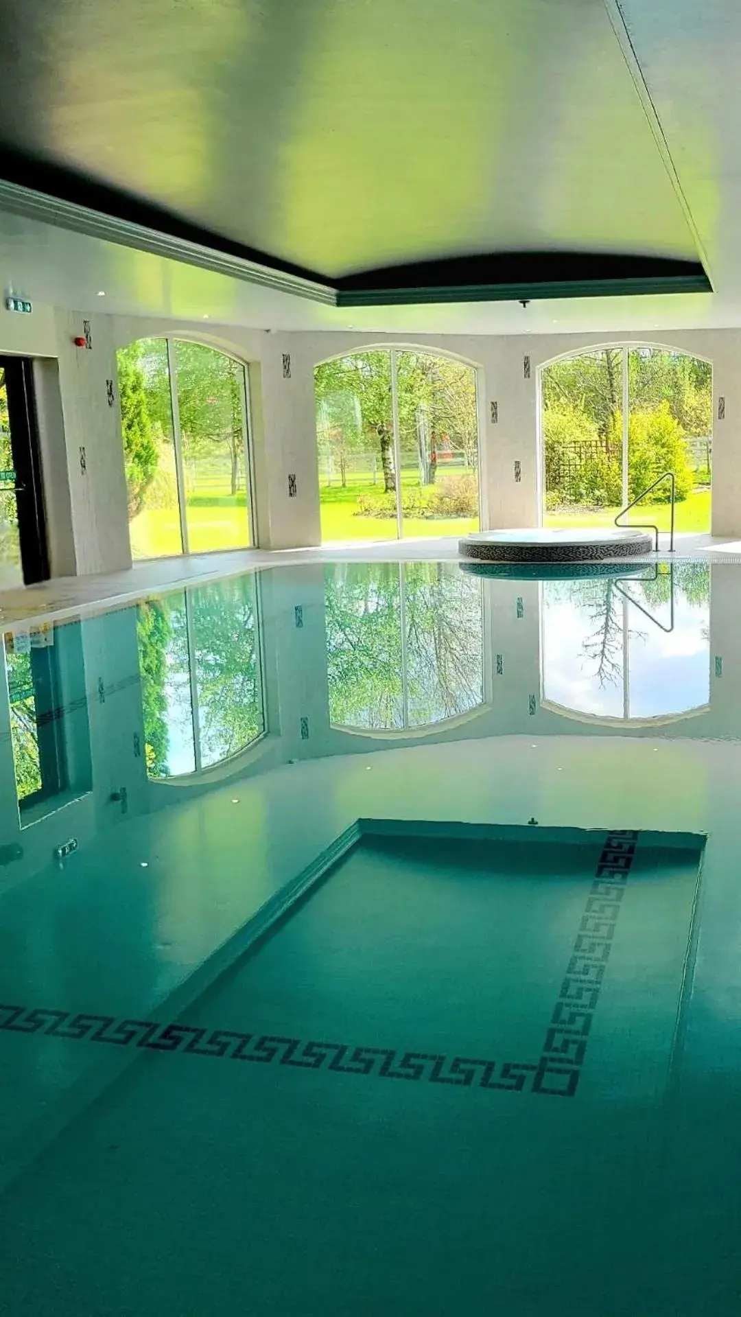 Pool view in Mill Park Hotel Pool view in Mill Park Hotel