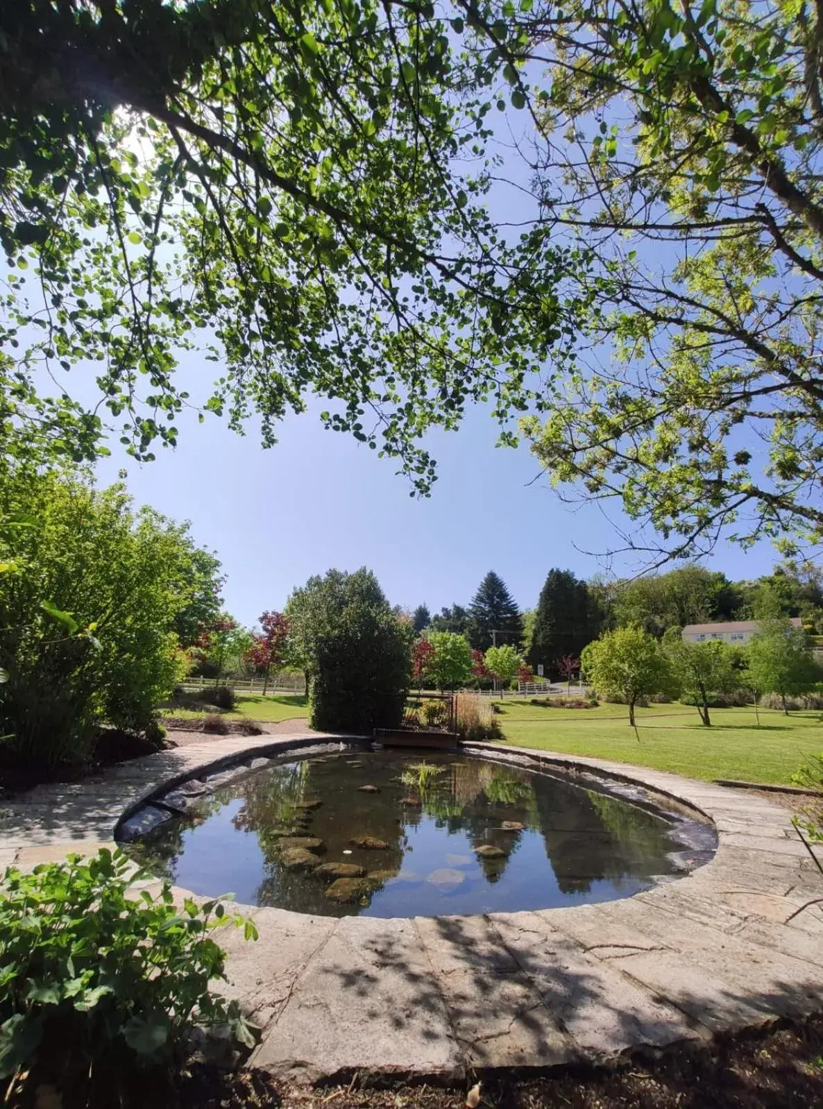 Property building in Mill Park Hotel Property building in Mill Park Hotel