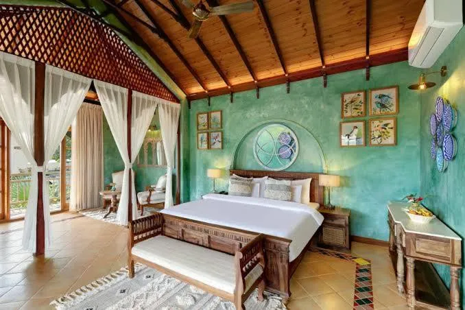 Living room, Bed in Amritara Aura Resort & Spa