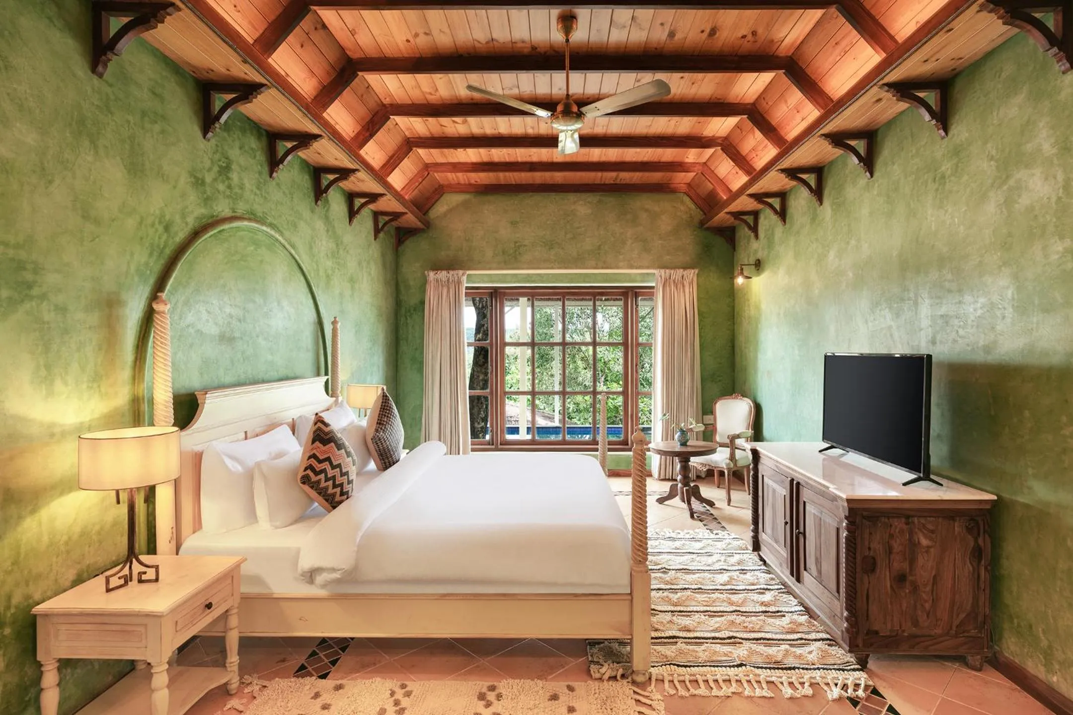 Photo of the whole room, Bed in Amritara Aura Resort & Spa