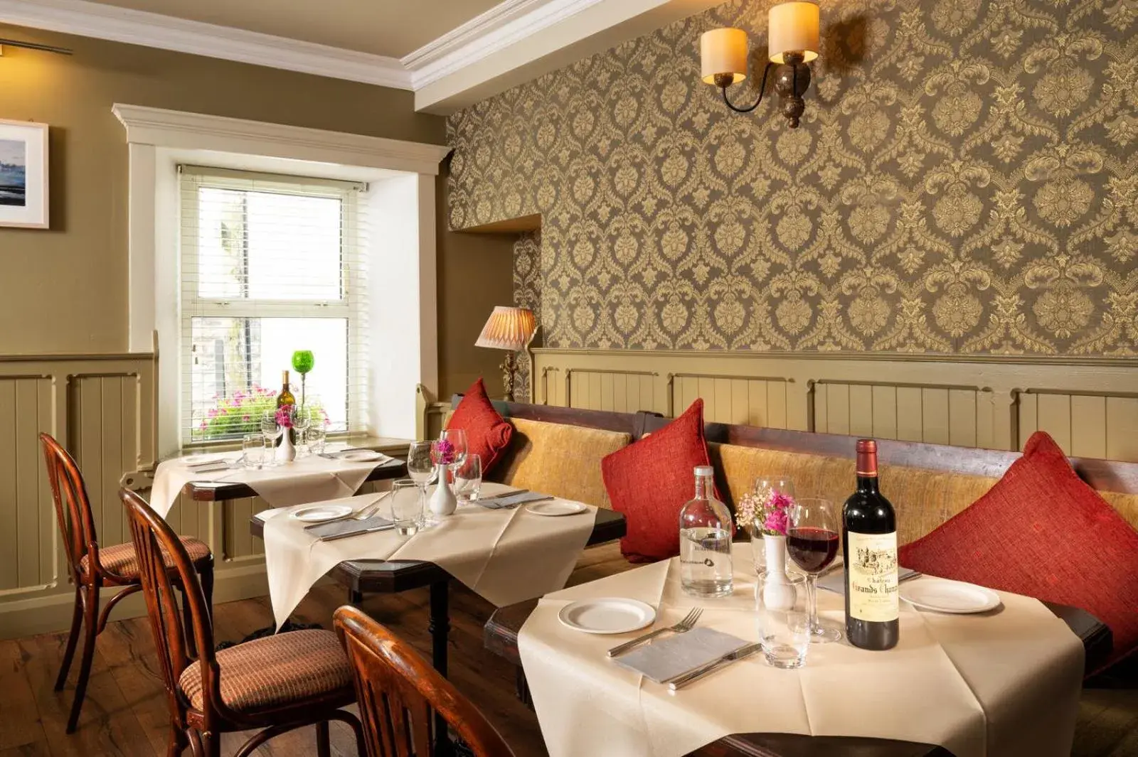 Restaurant/places to eat in Hylands Burren Hotel Restaurant/places to eat in Hylands Burren Hotel