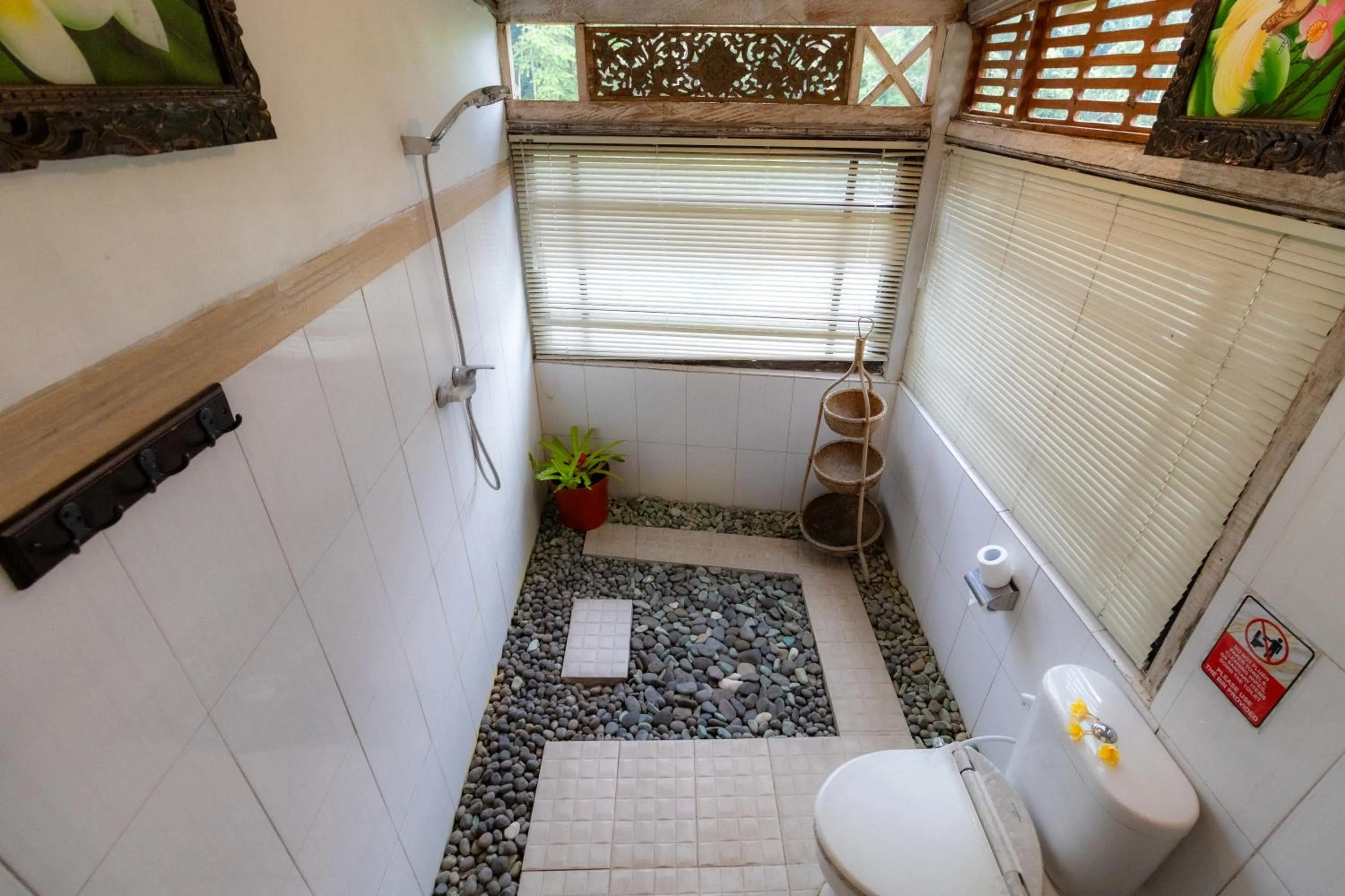Bathroom in Doni House & Villas