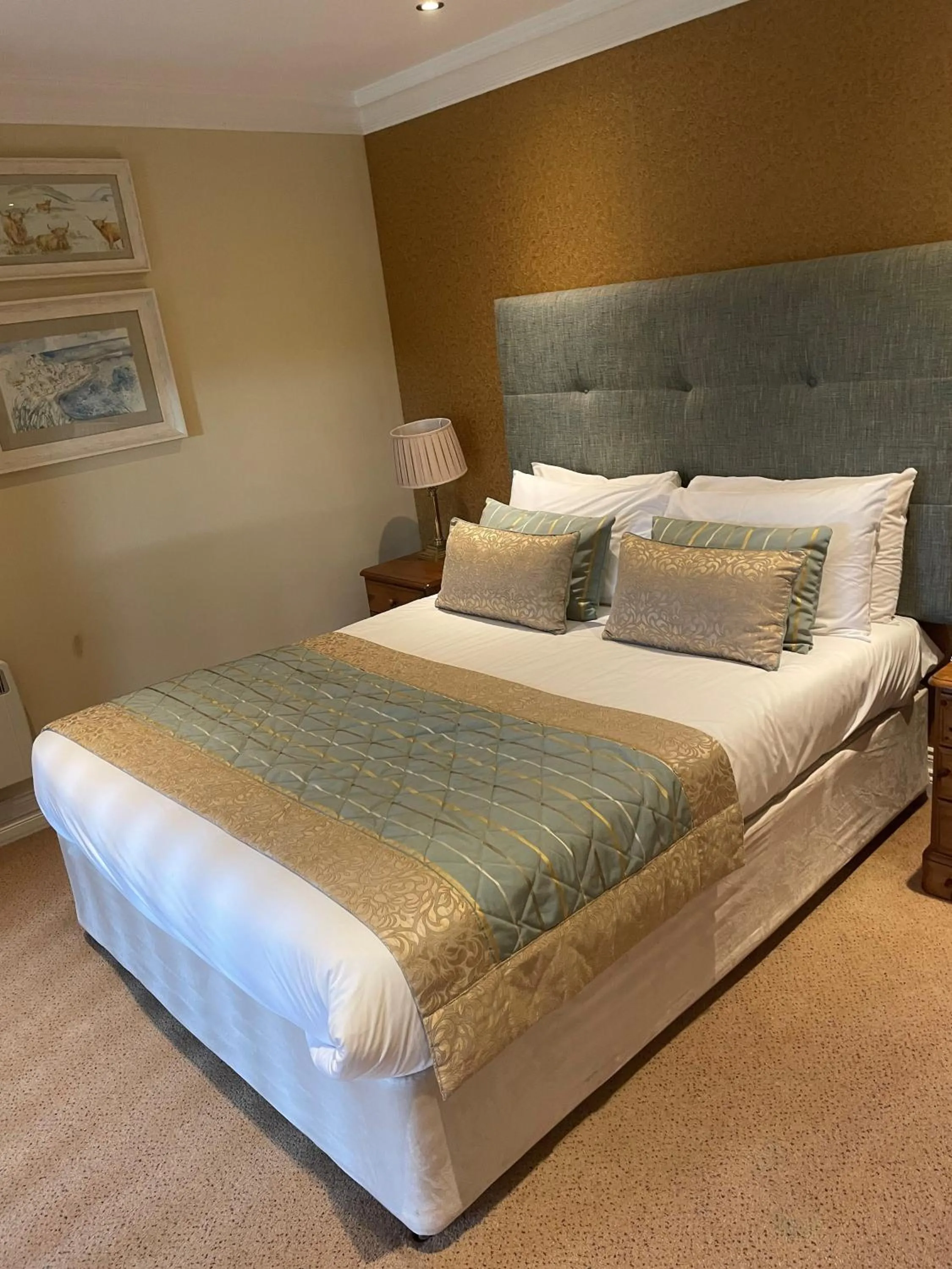 Bedroom, Bed in Towers Hotel Glenbeigh