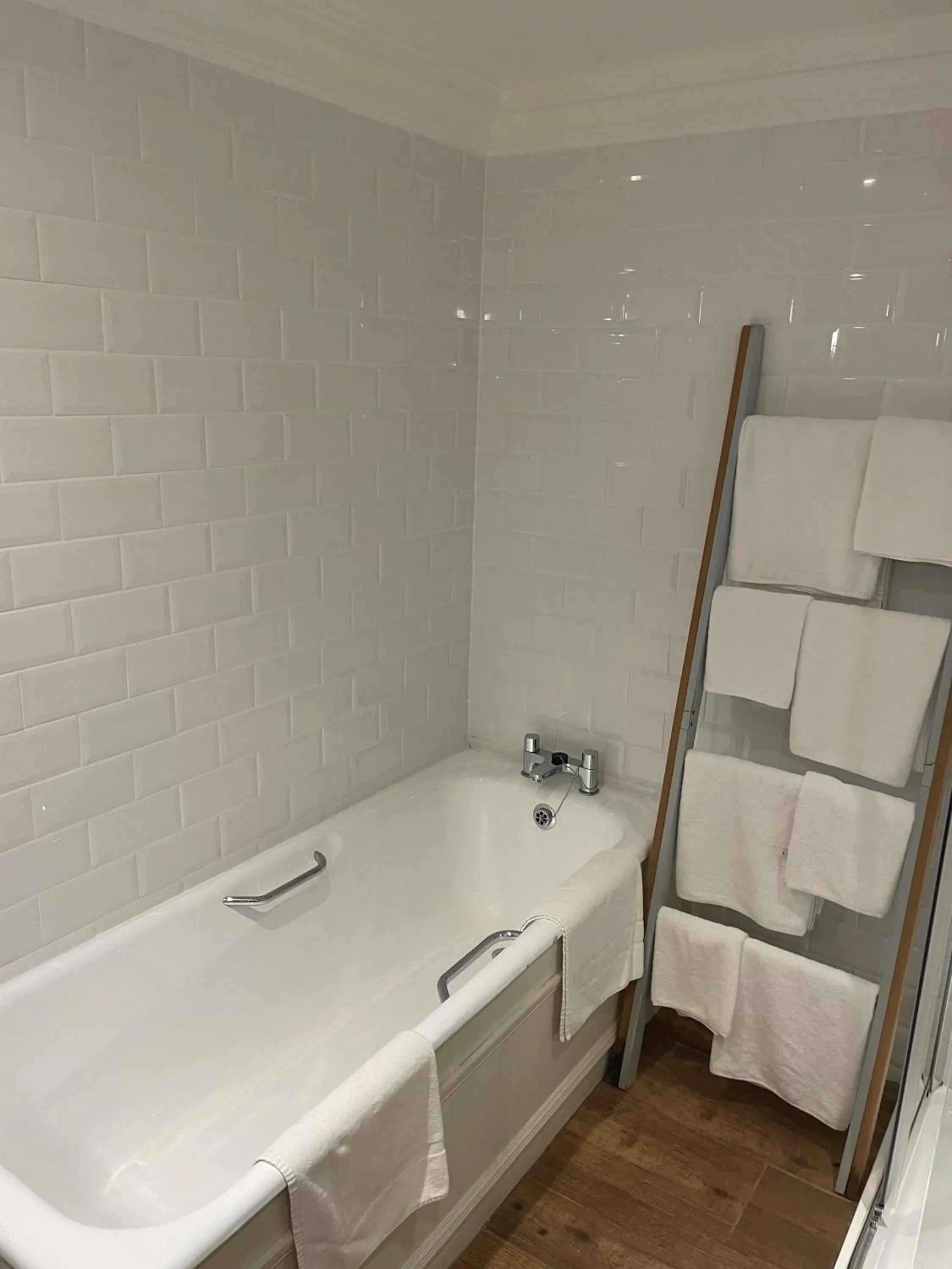 Bathroom in Towers Hotel Glenbeigh
