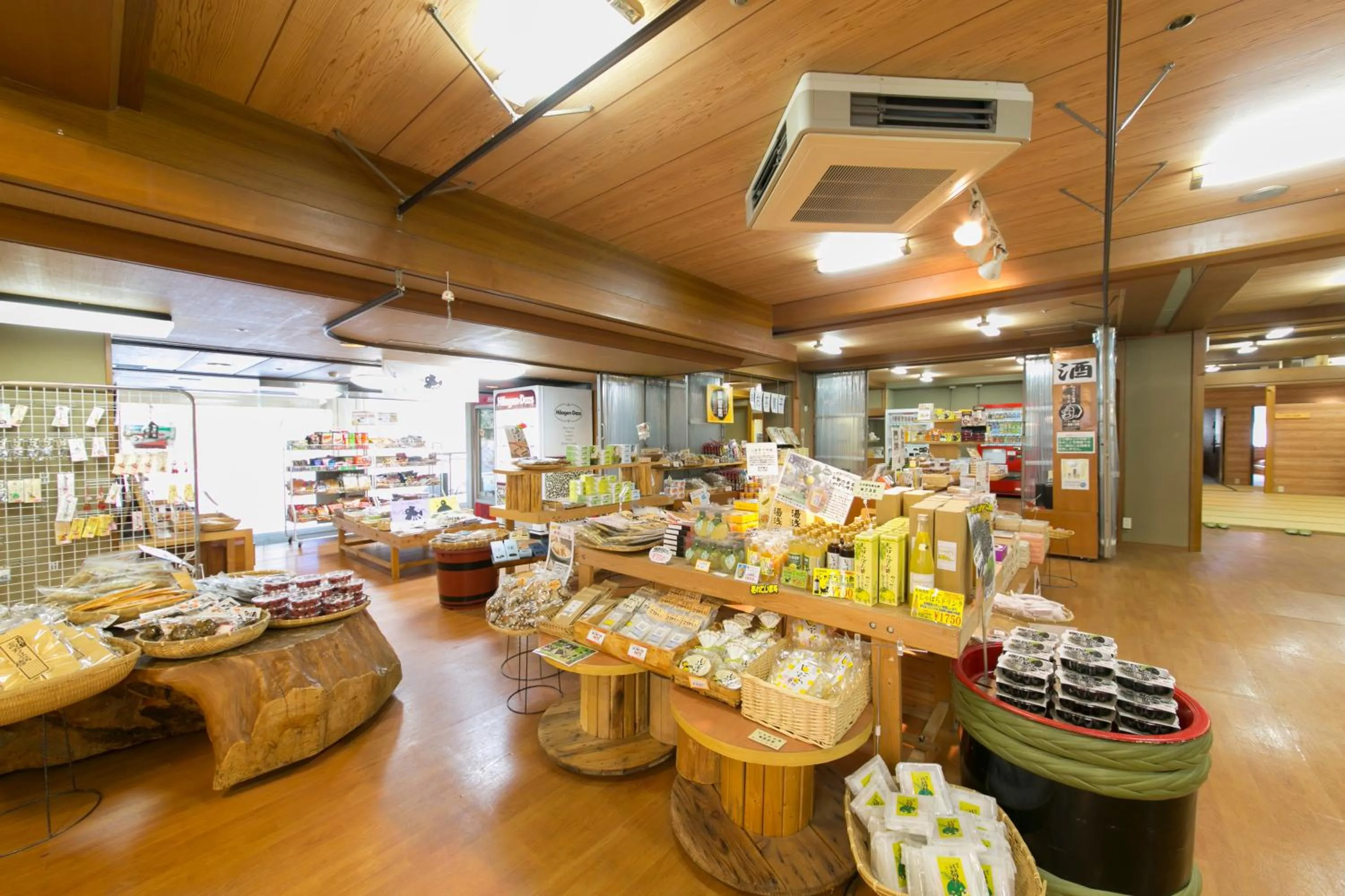 On-site shops in Sansuikan Kawayu Matsuya