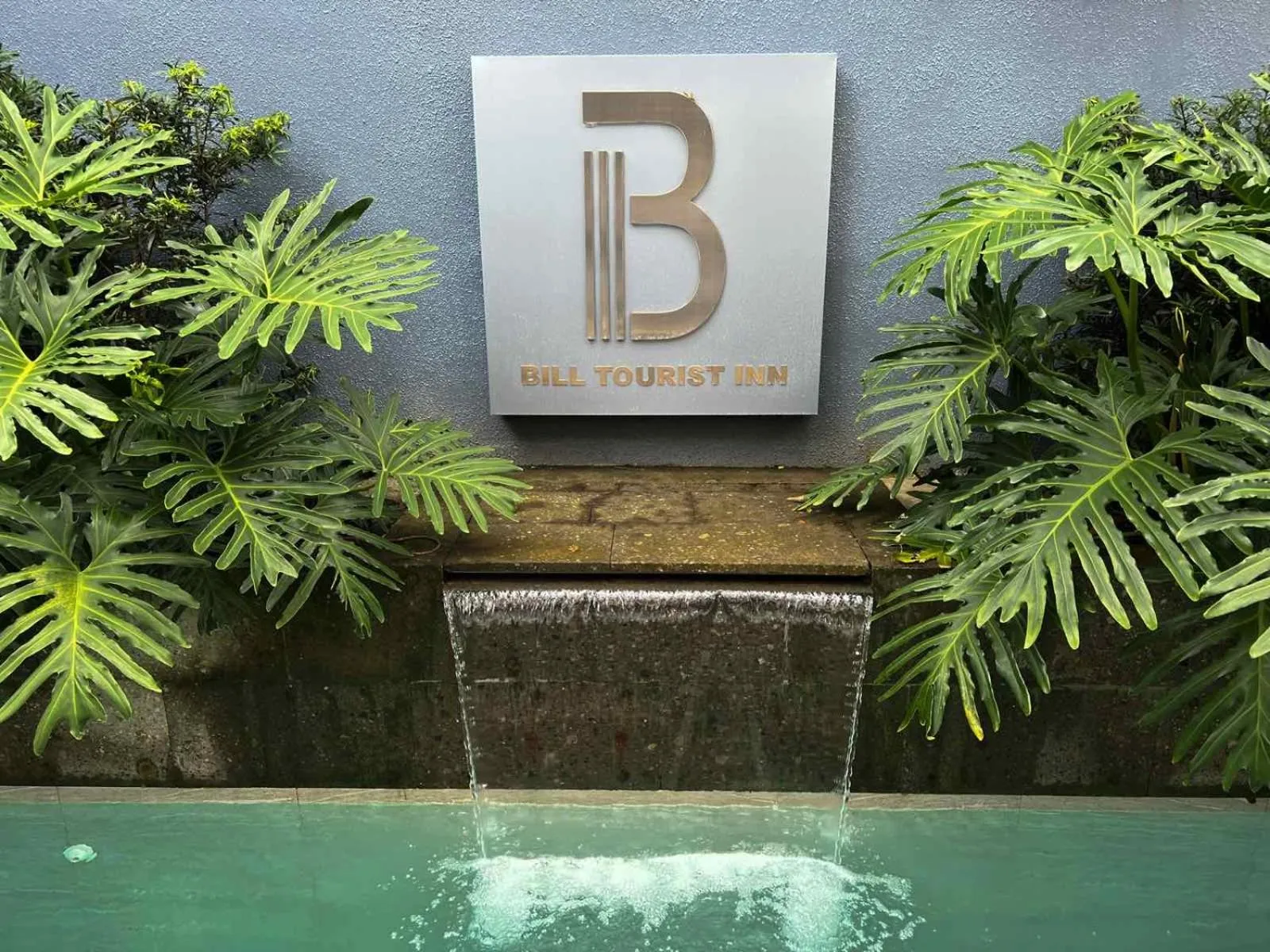 Swimming pool in Bill Tourist Inn