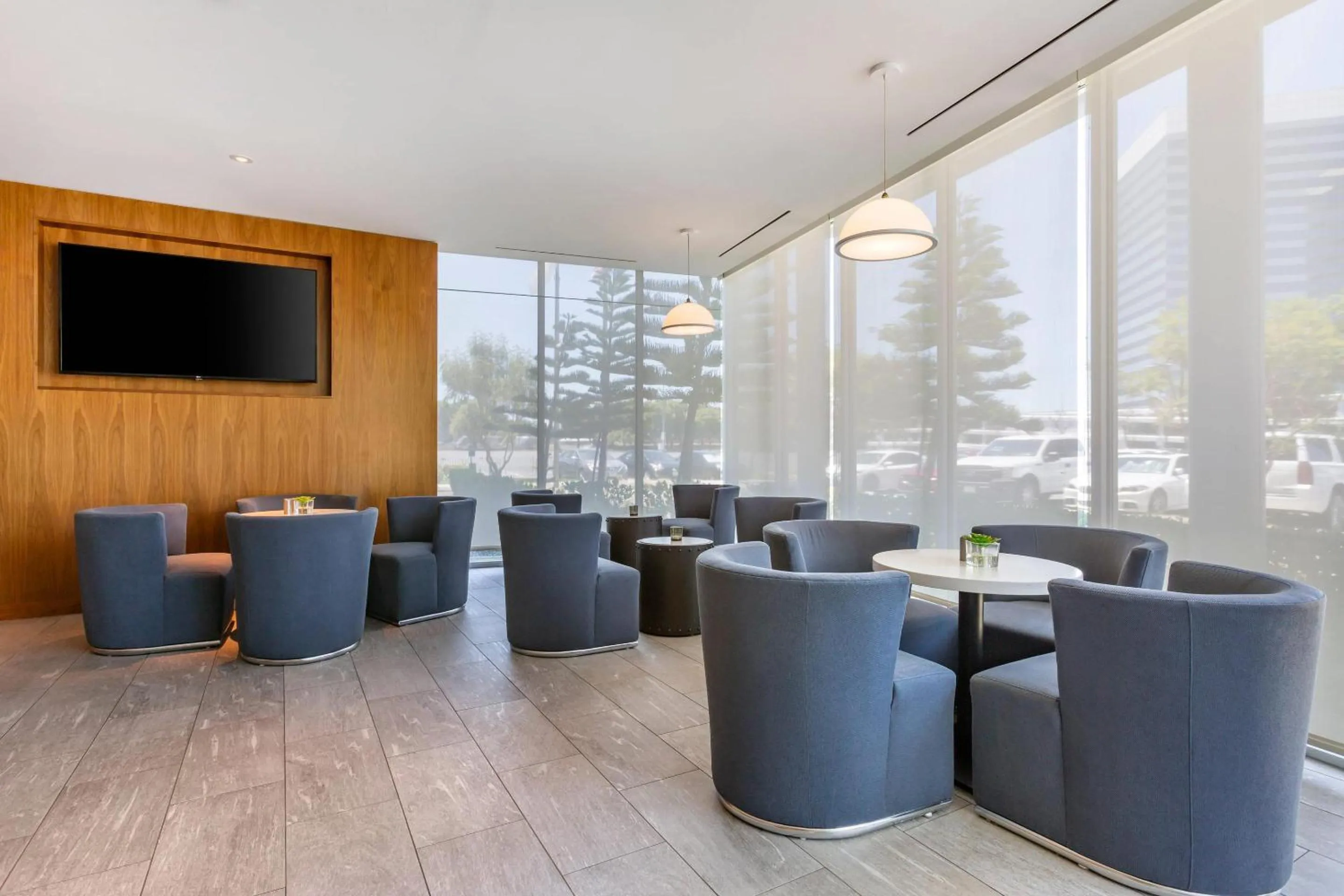 Restaurant/places to eat in Cambria Hotel LAX