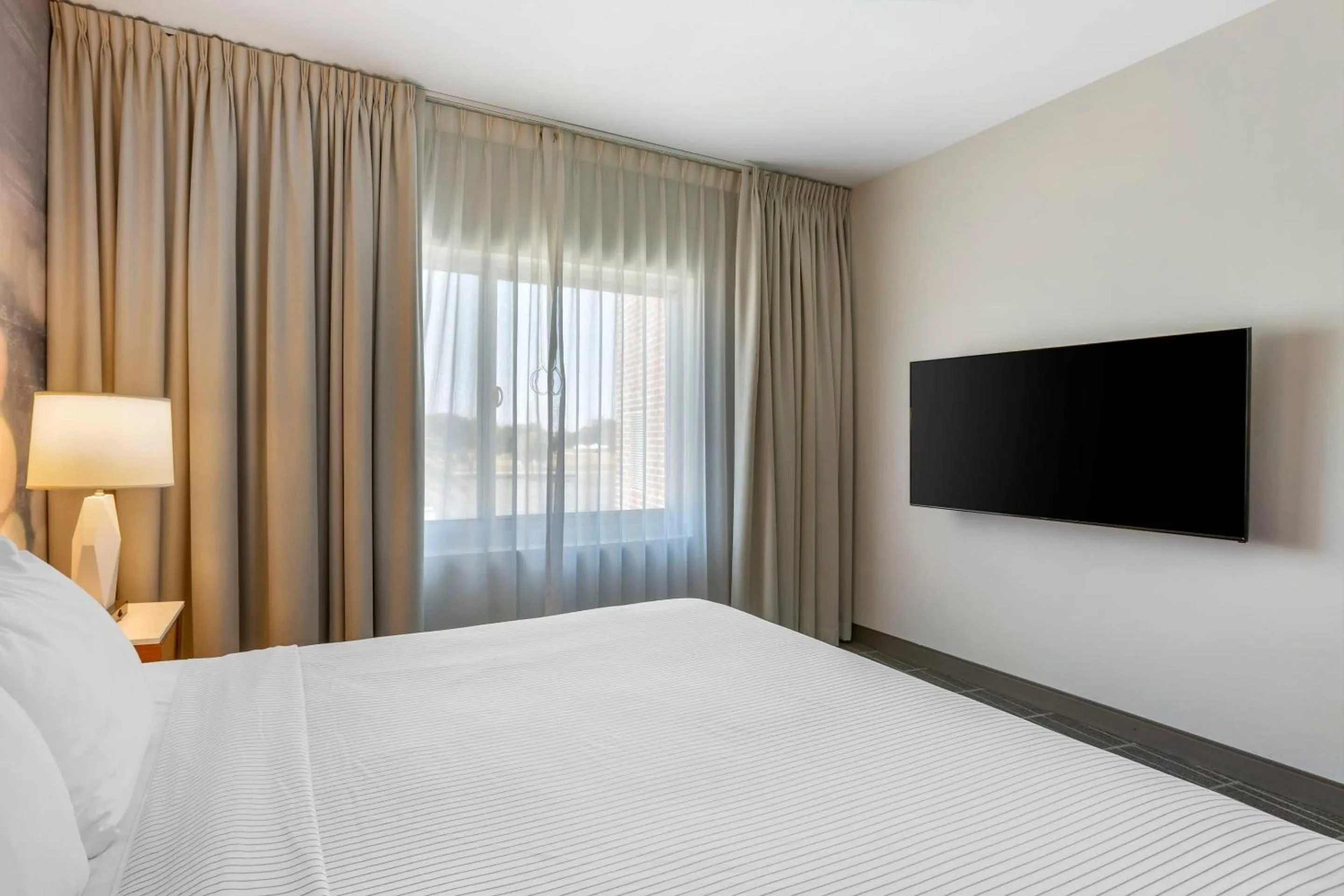 Bedroom, Bed in Cambria Hotel LAX