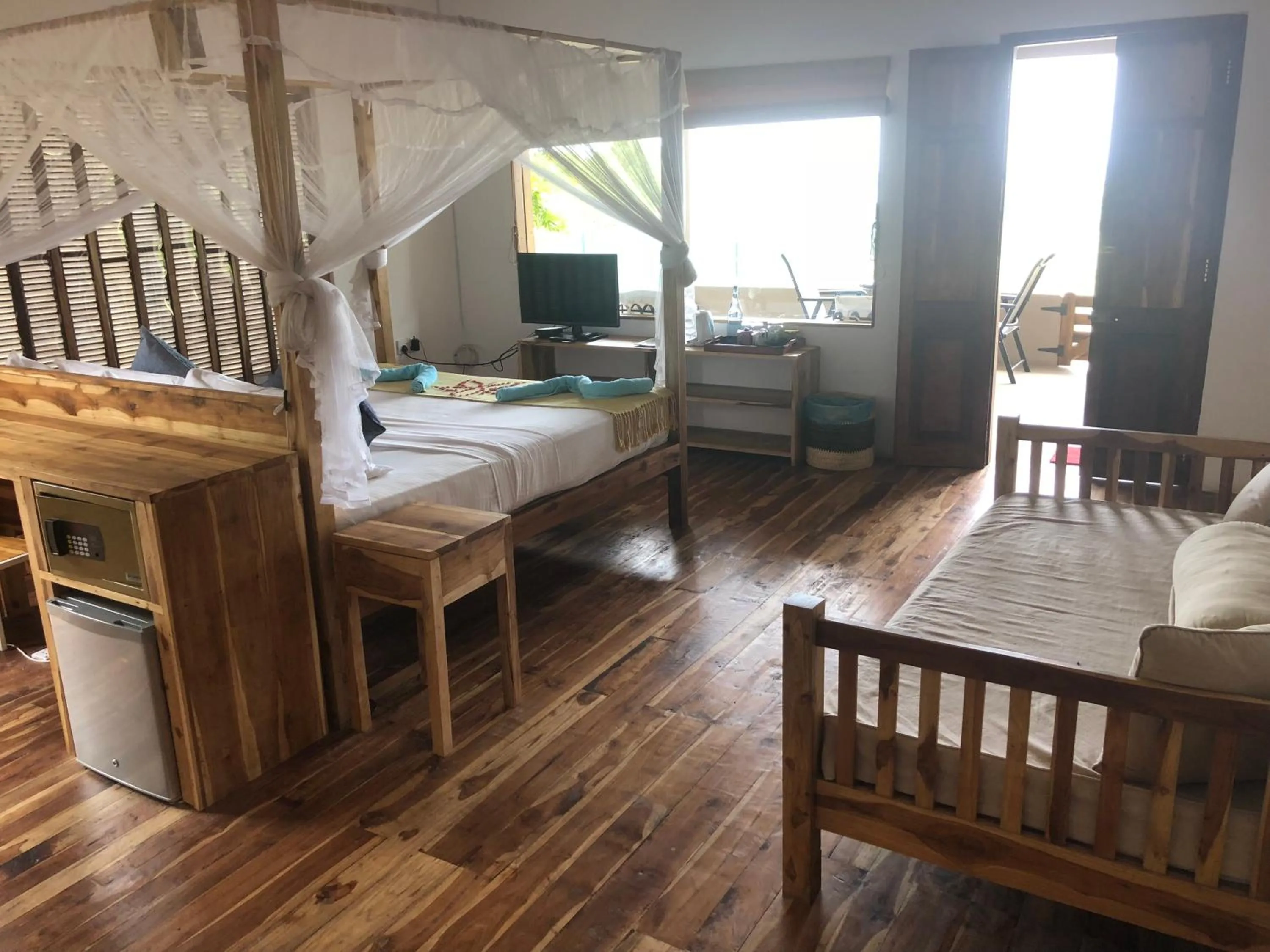 Photo of the whole room, Bed in C Beyond Nilaveli