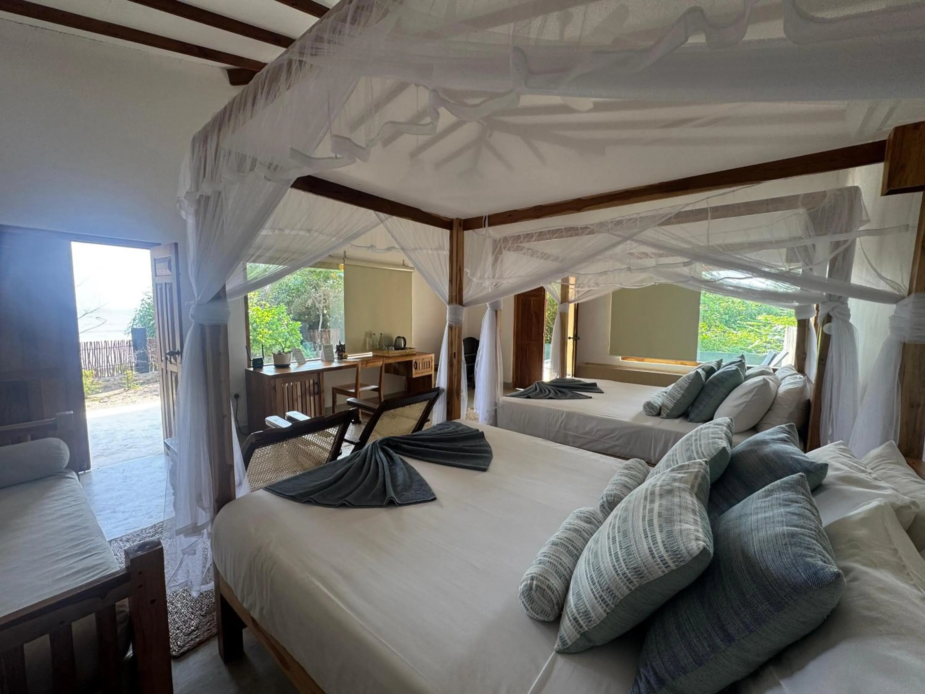 Bedroom, Bed in C Beyond Nilaveli