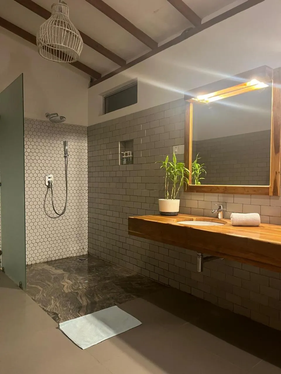 Bathroom in C Beyond Nilaveli