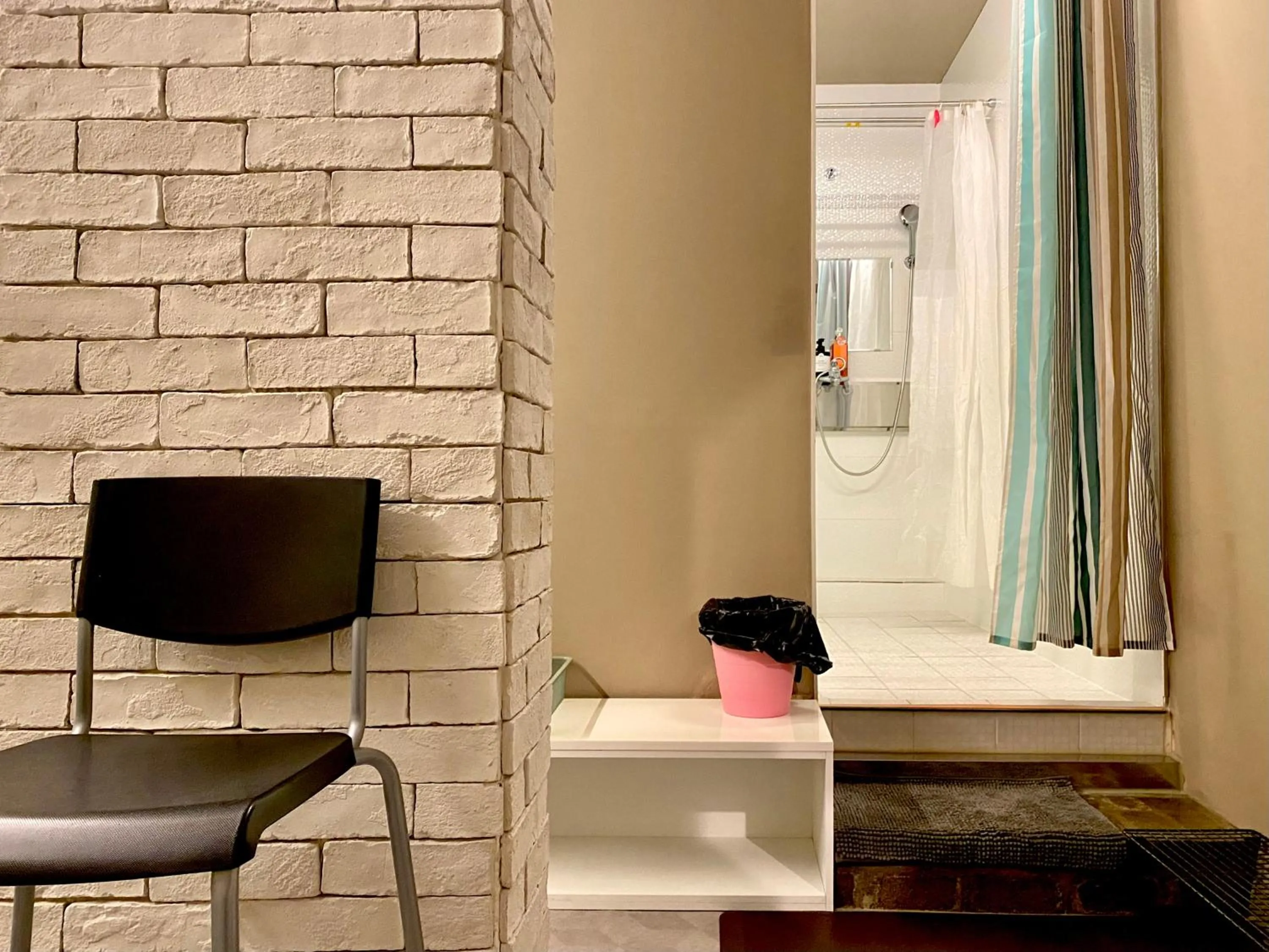 Shower in Sohostel Korea