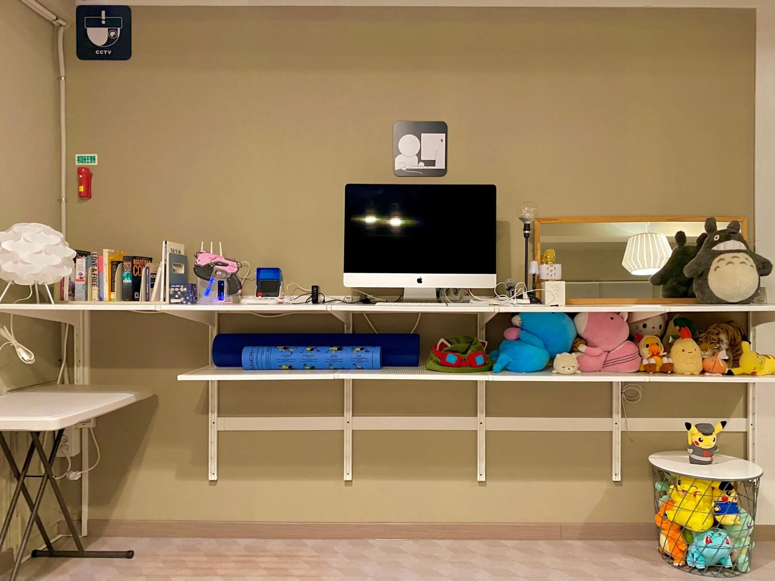 Communal lounge/ TV room in Sohostel Korea