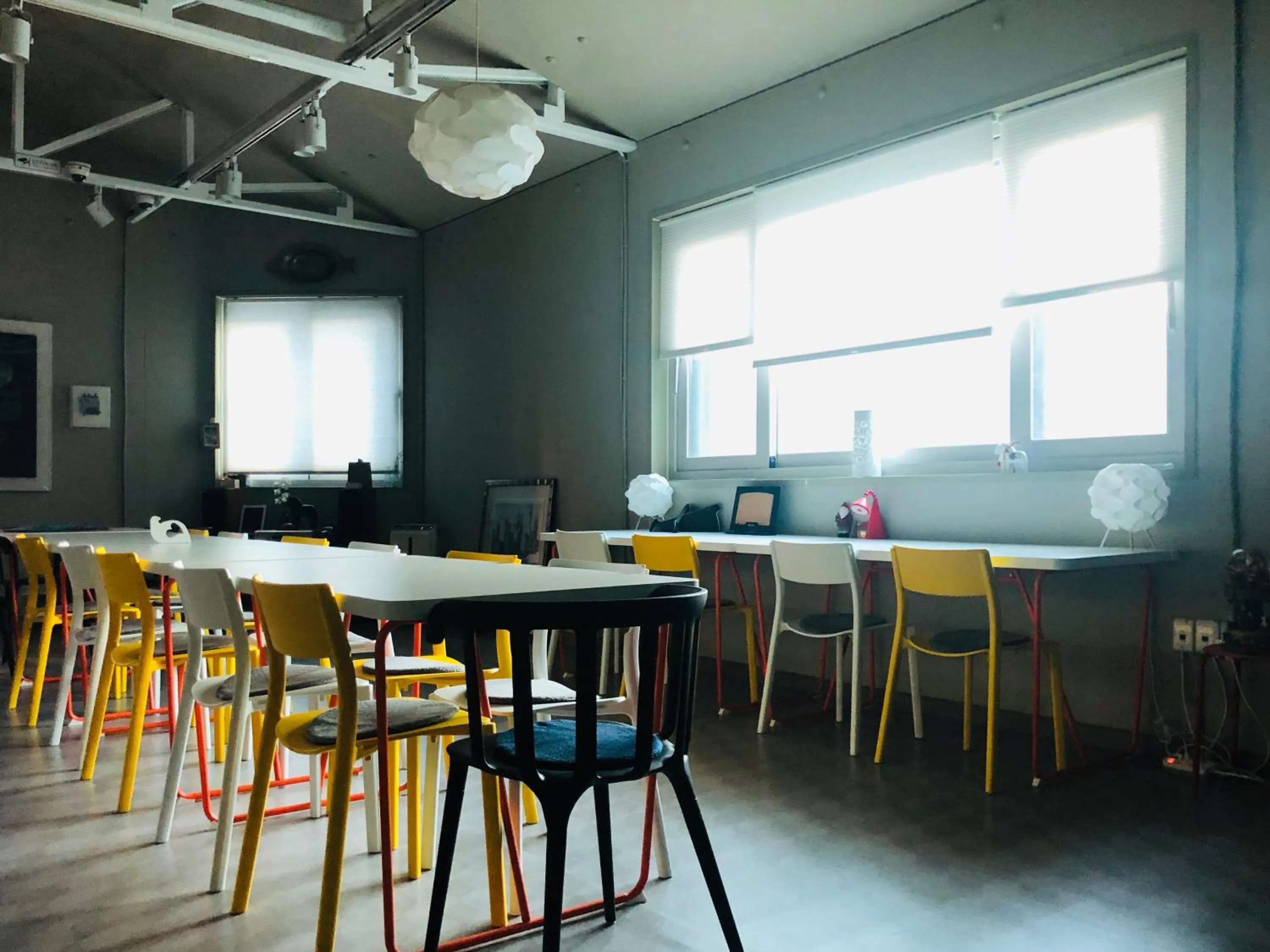 Dining area in Sohostel Korea