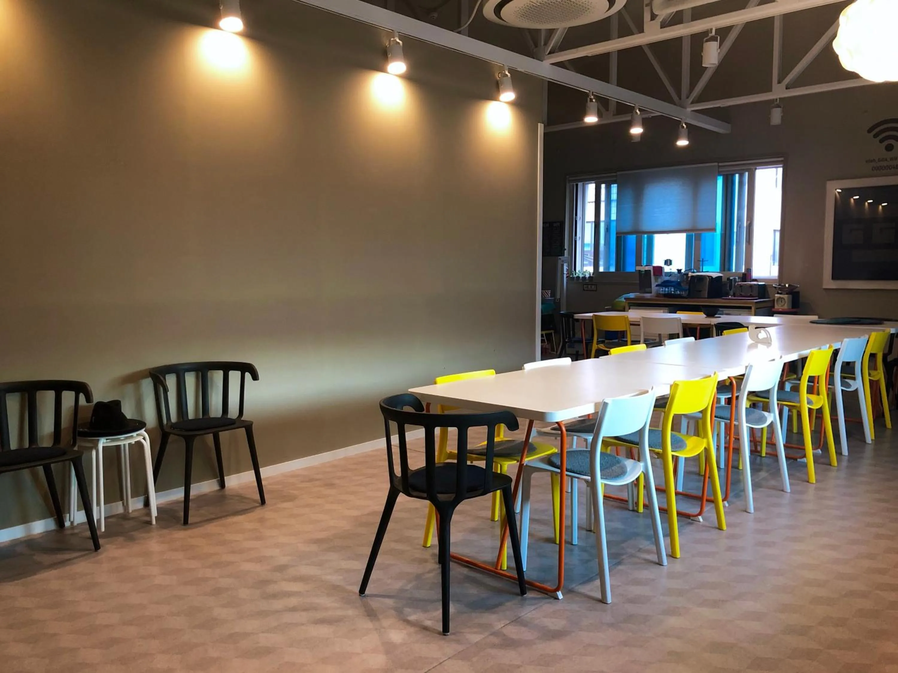 Dining area in Sohostel Korea