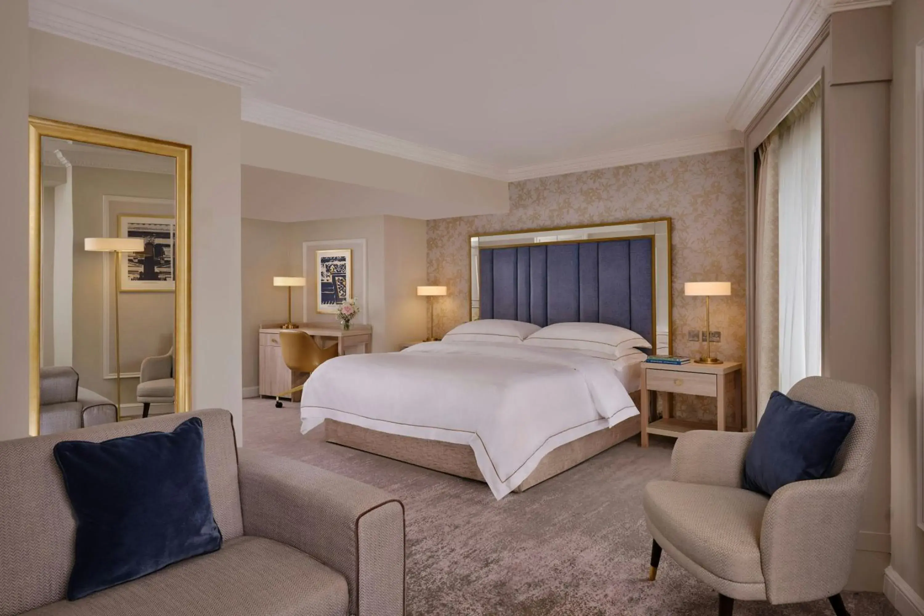 Photo of the whole room, Bed in The College Green Dublin Hotel, Autograph Collection Photo of the whole room, Bed in The College Green Dublin Hotel, Autograph Collection