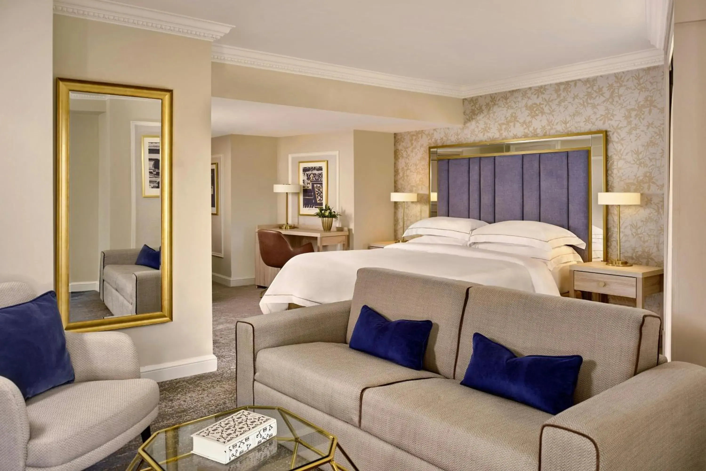 Bedroom, Bed in The College Green Dublin Hotel, Autograph Collection Bedroom, Bed in The College Green Dublin Hotel, Autograph Collection