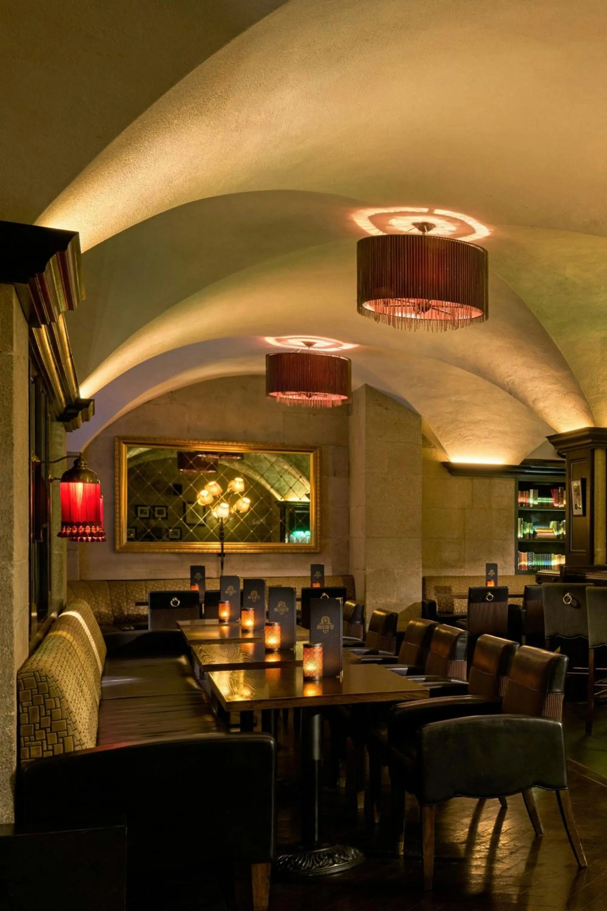 Lounge or bar in The College Green Dublin Hotel, Autograph Collection