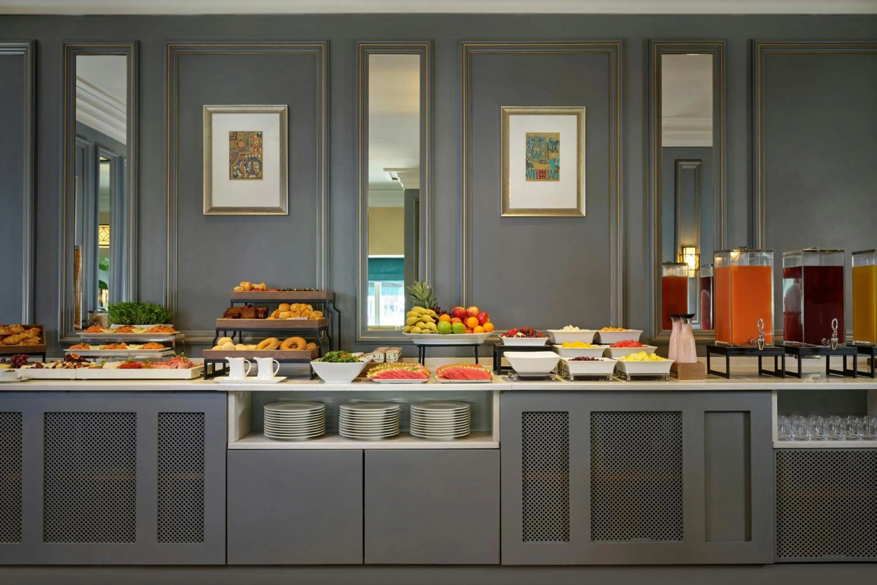 Breakfast in The College Green Dublin Hotel, Autograph Collection