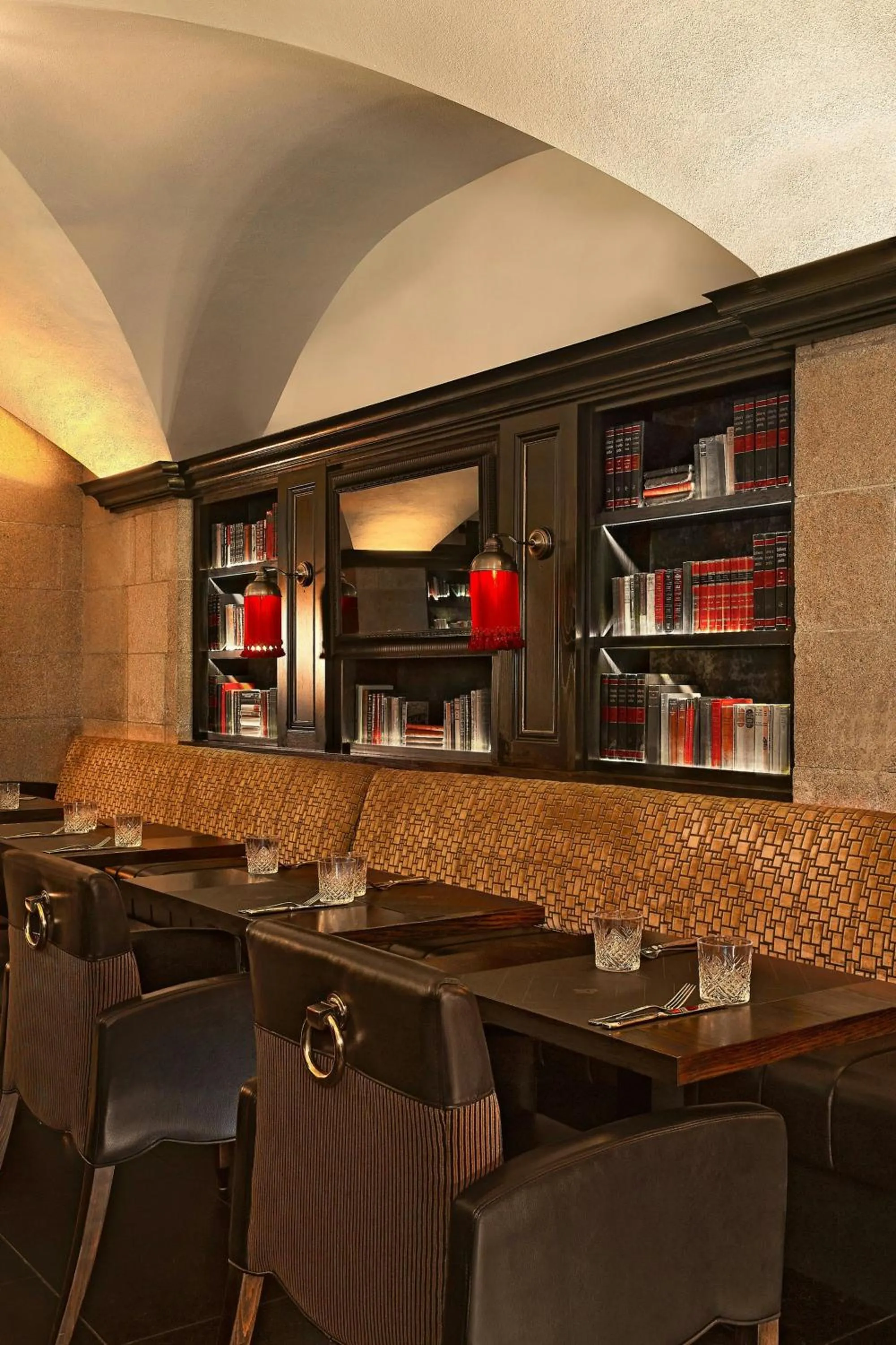 Lounge or bar in The College Green Dublin Hotel, Autograph Collection