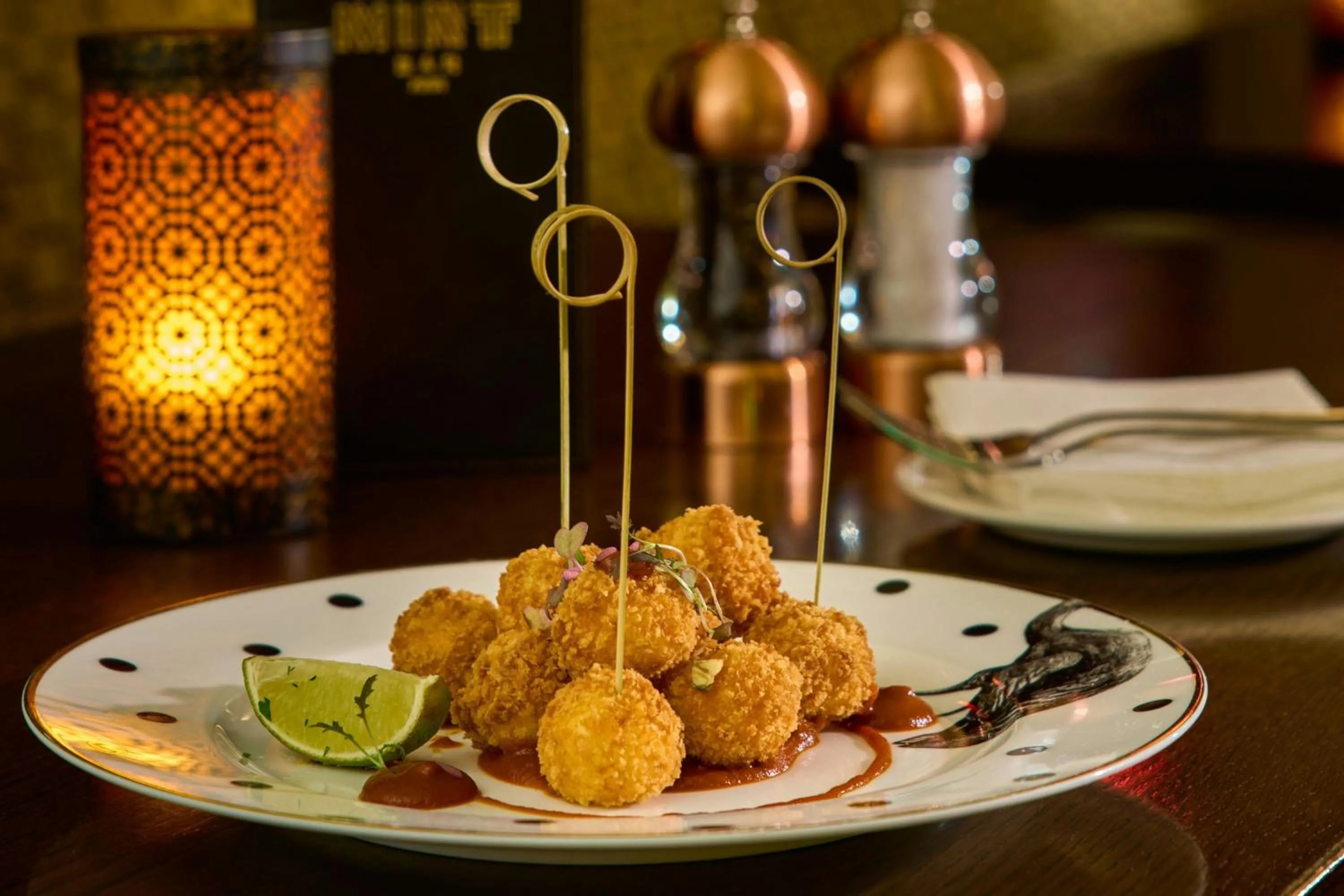 Lounge or bar in The College Green Dublin Hotel, Autograph Collection